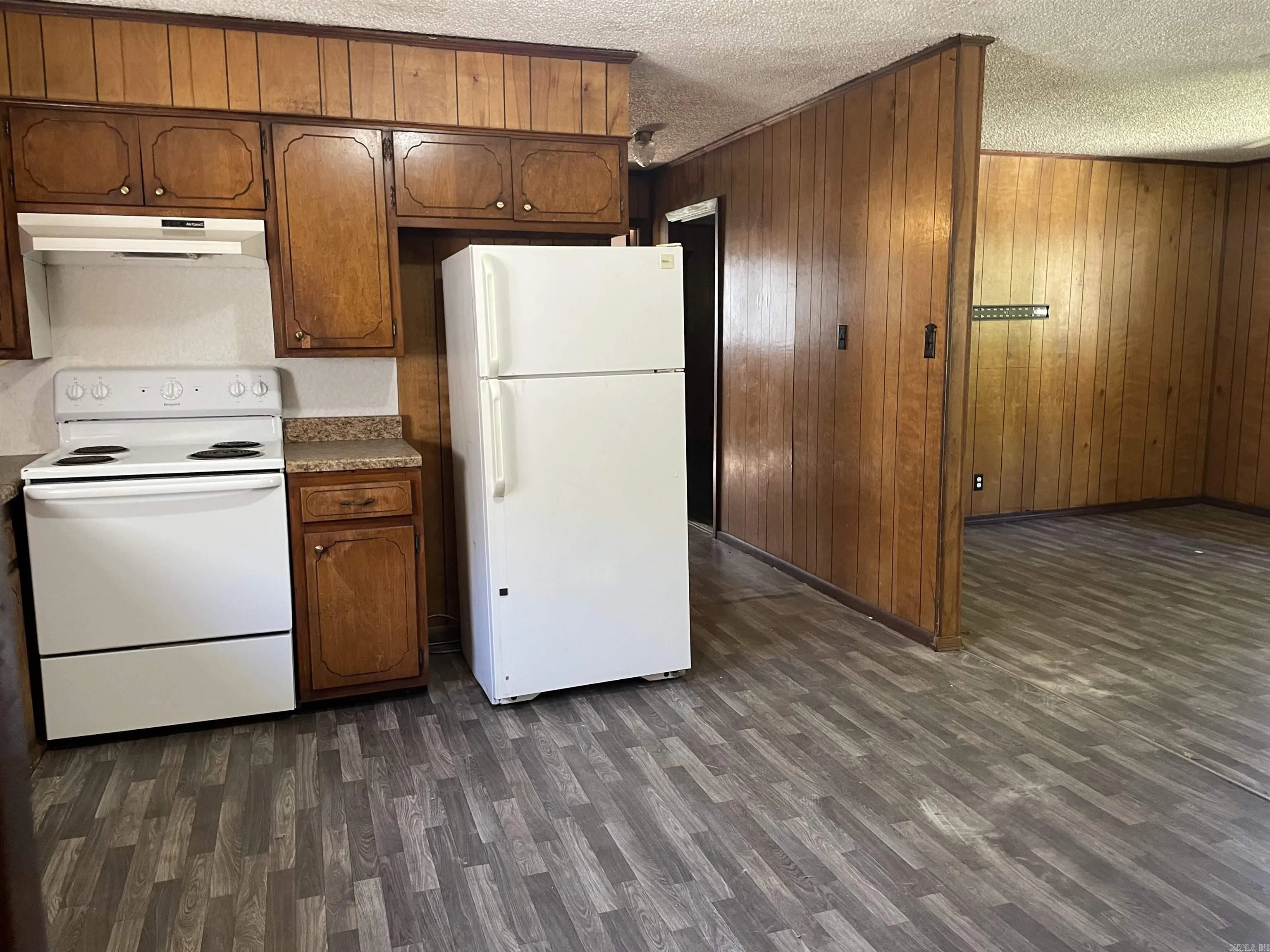 Property at 710 E Fourth - Image 4