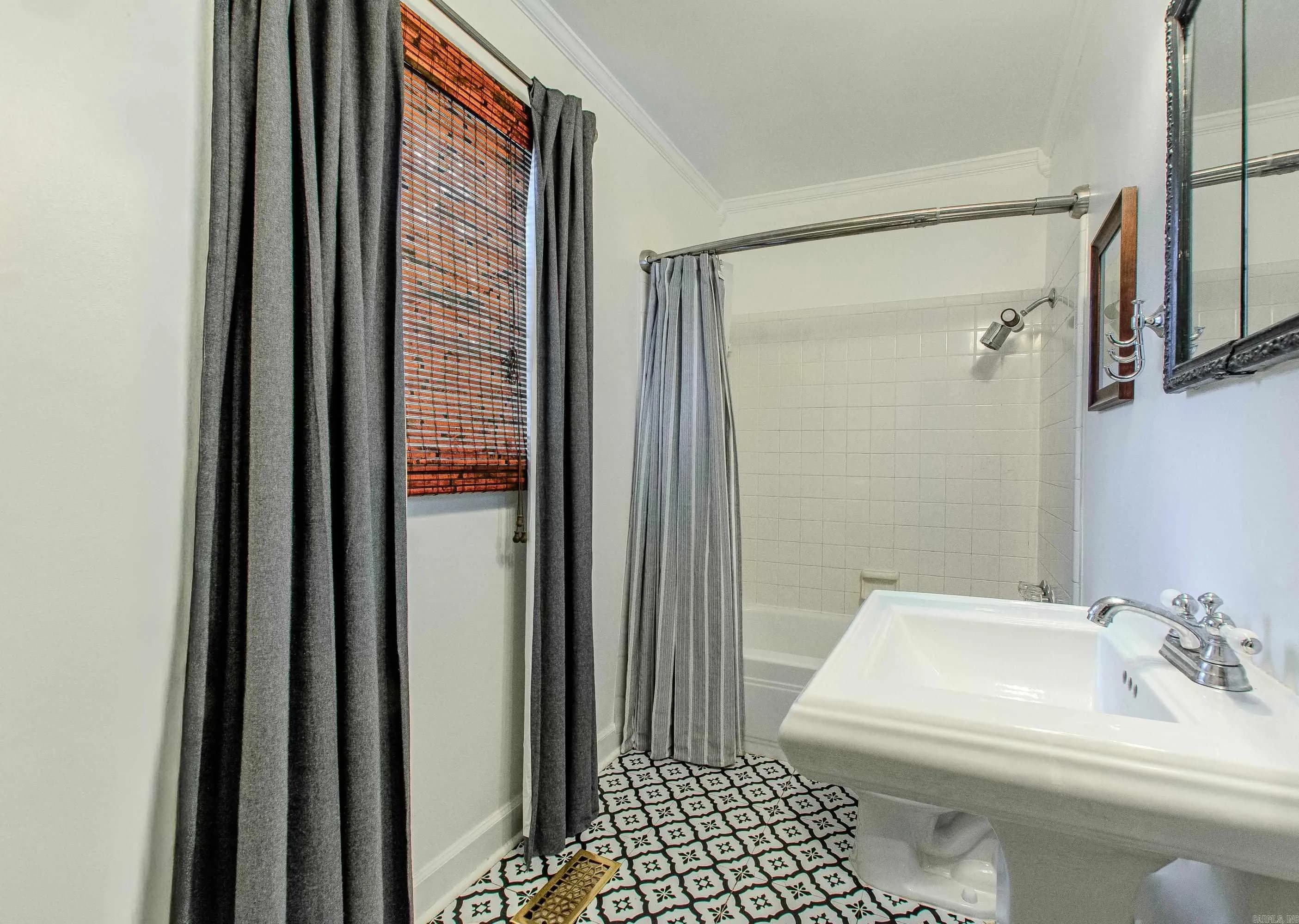 Property at 5016  Hampton - Image 37