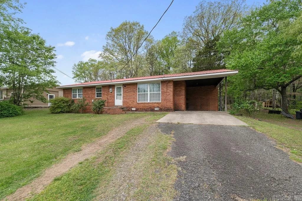 Property at 310  Memory ln - Image 2