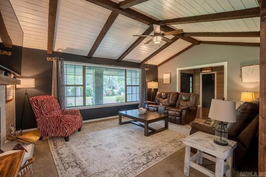 Property at 2400  Pinewood - Image 10