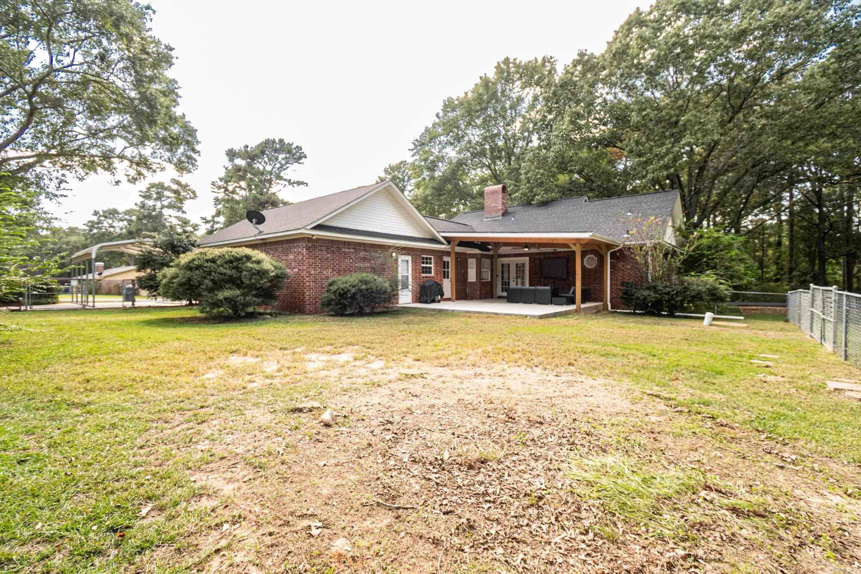 Property at 142  Eden st - Image 5