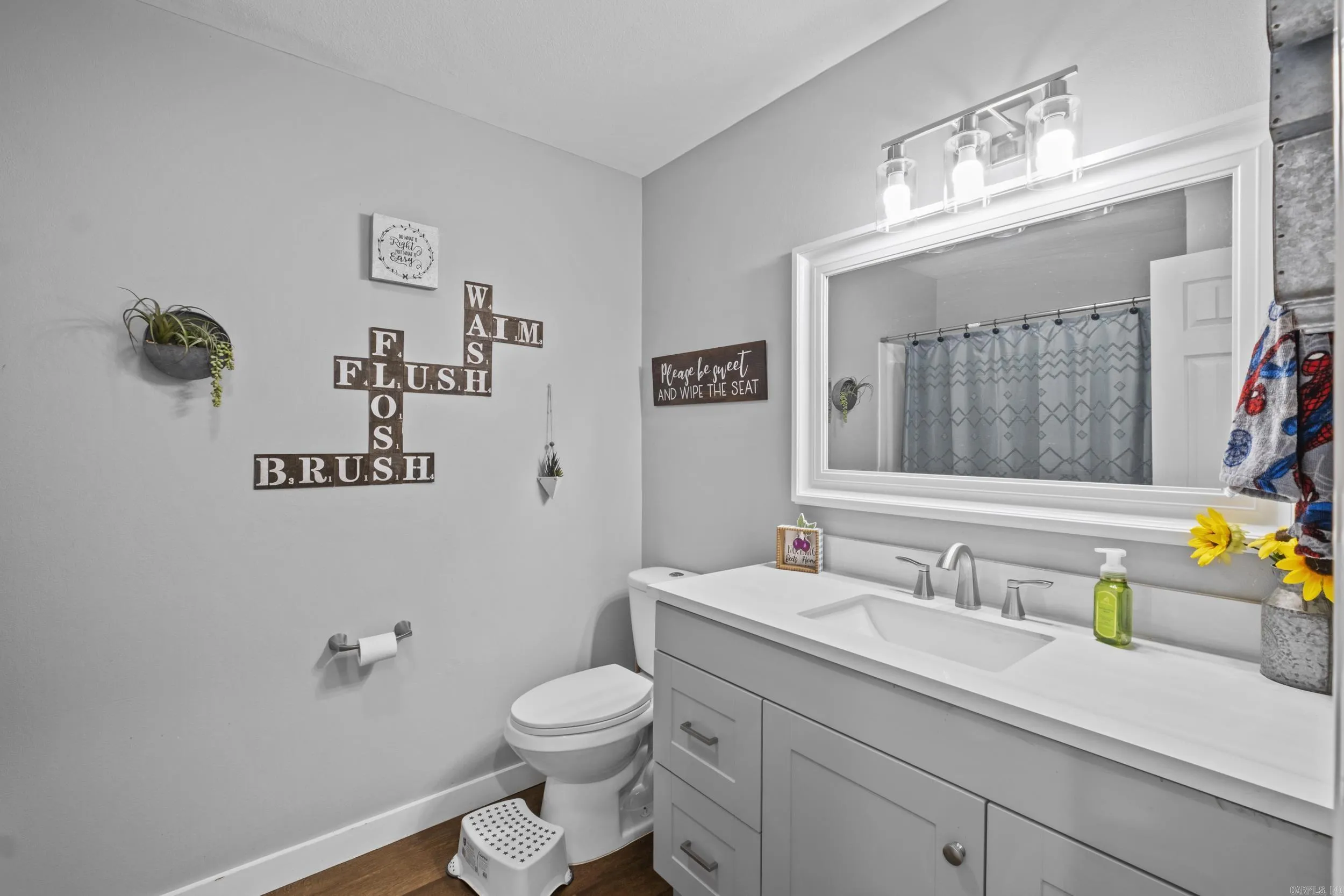 Property at 1819  Wade - Image 18
