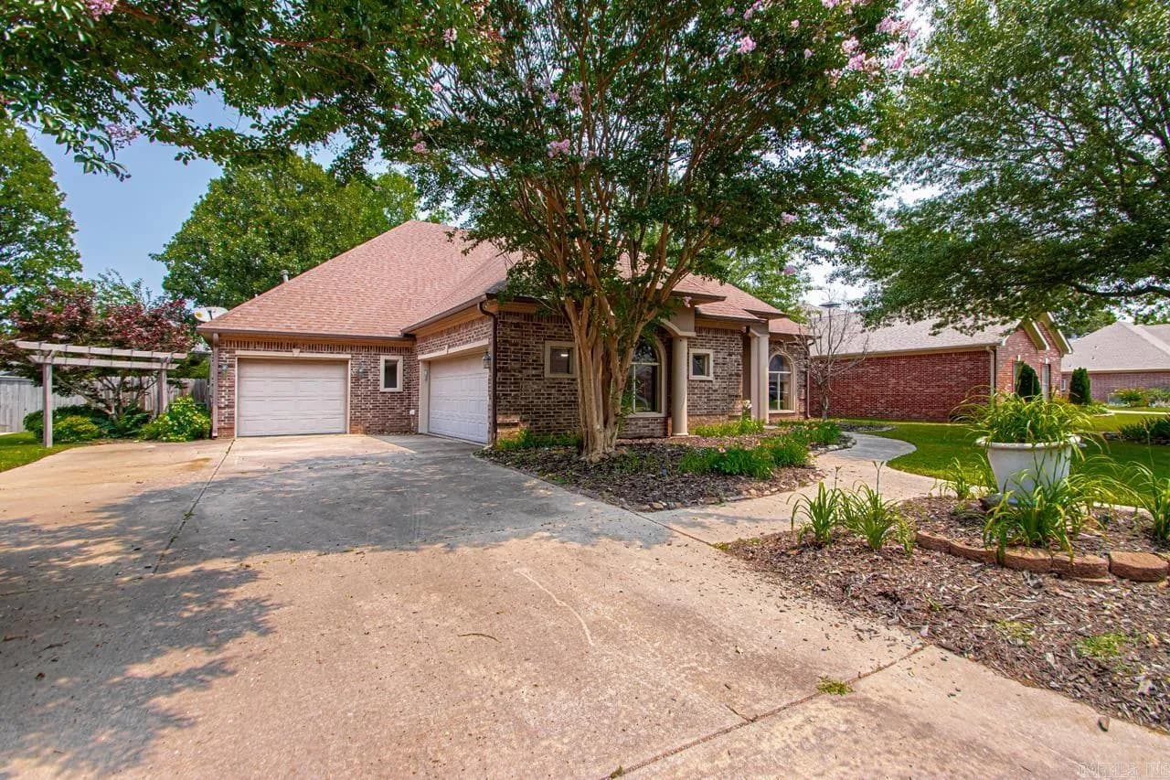 Property at 4917  Manhattan dr - Image 2