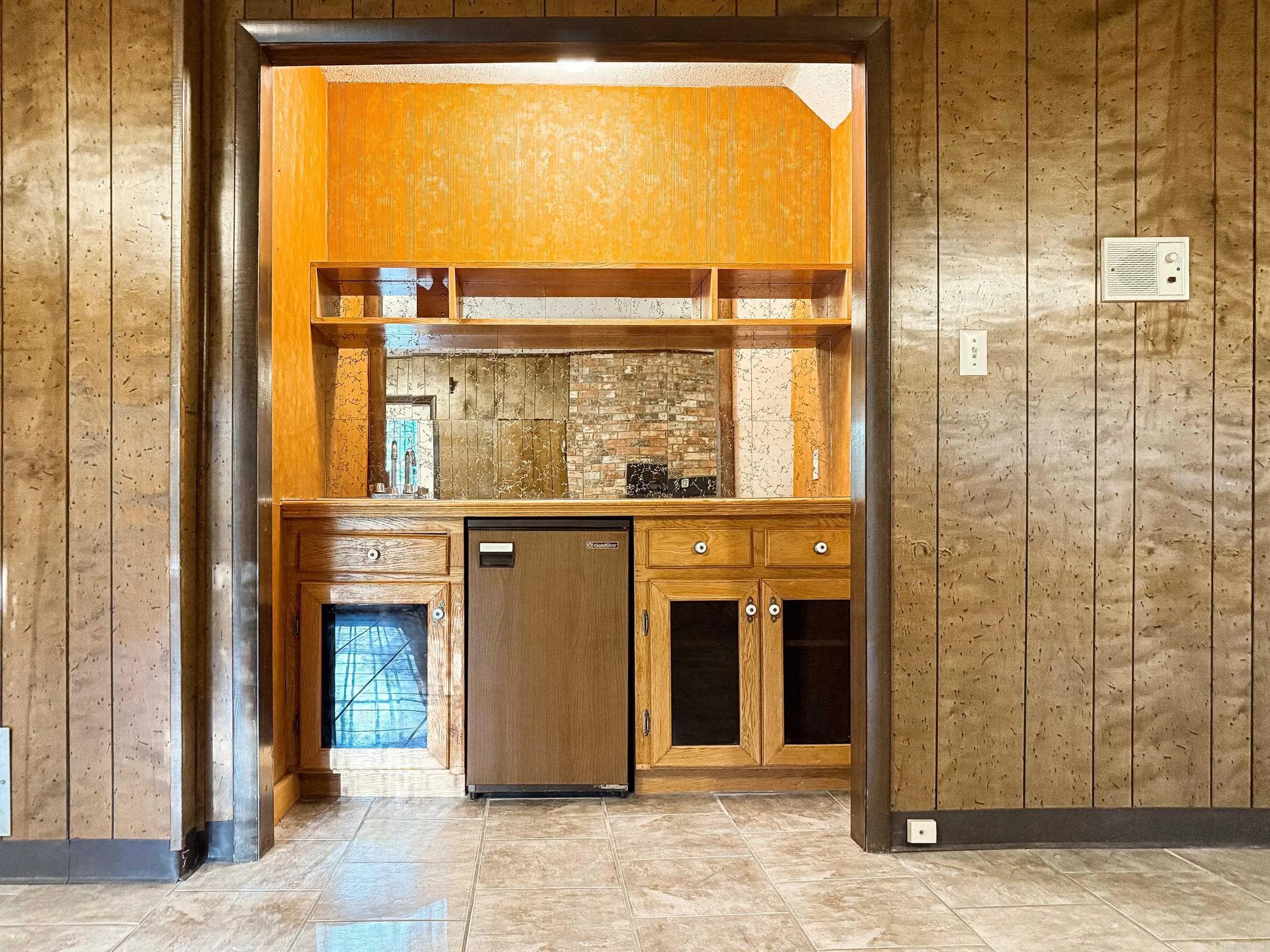 Property at 1309  Crest - Image 33