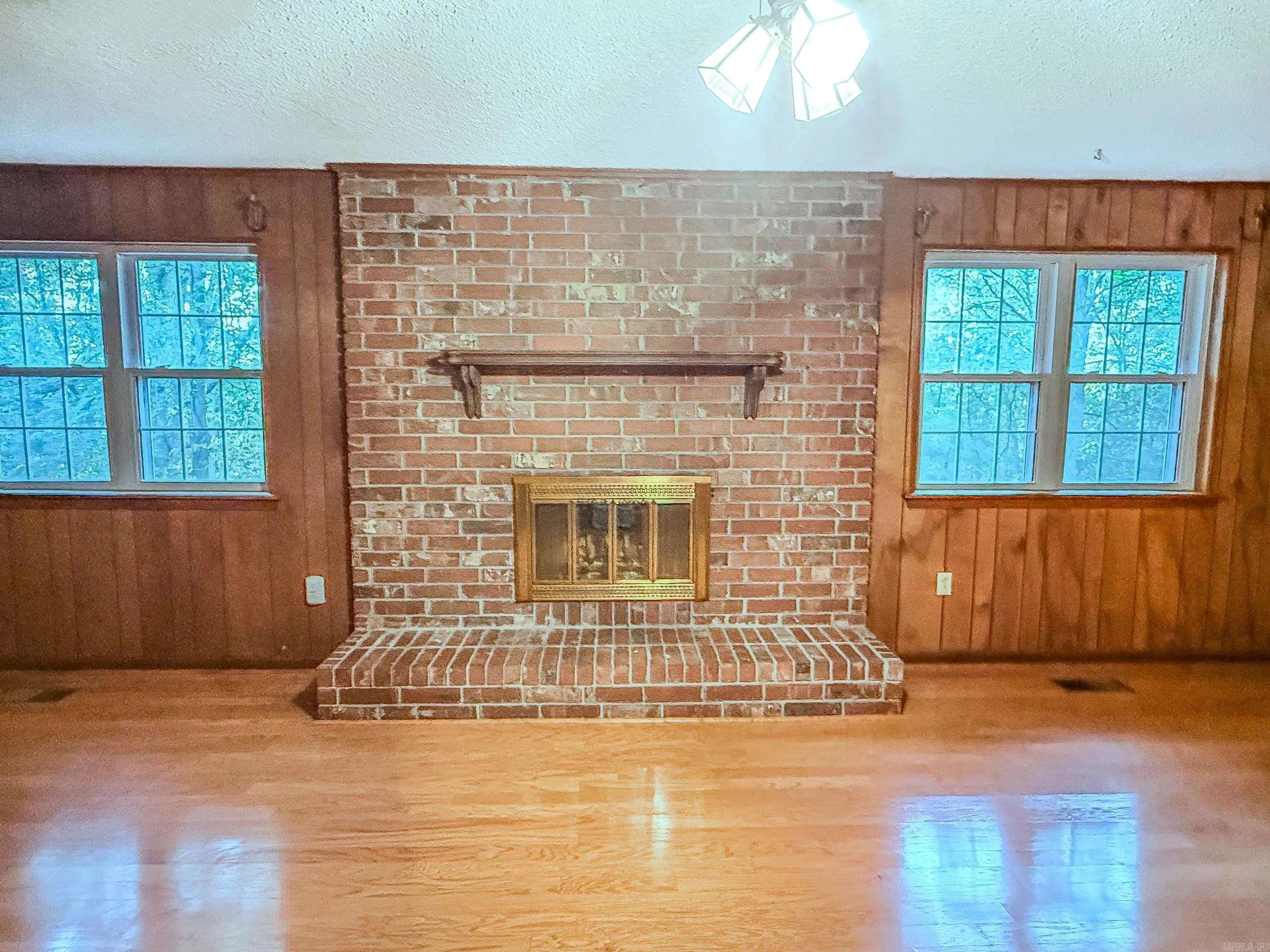 Property at 1309  Crest - Image 8