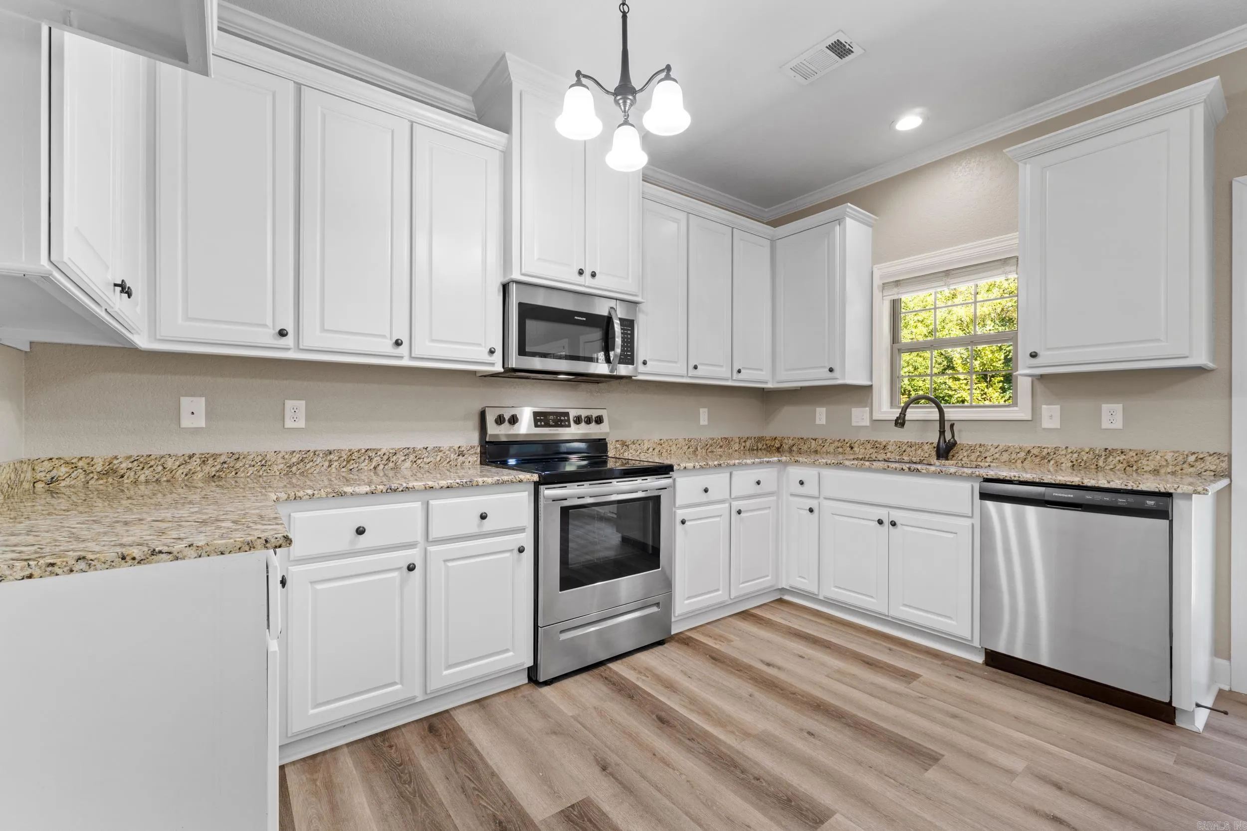 Property at 1202  Laurel - Image 16