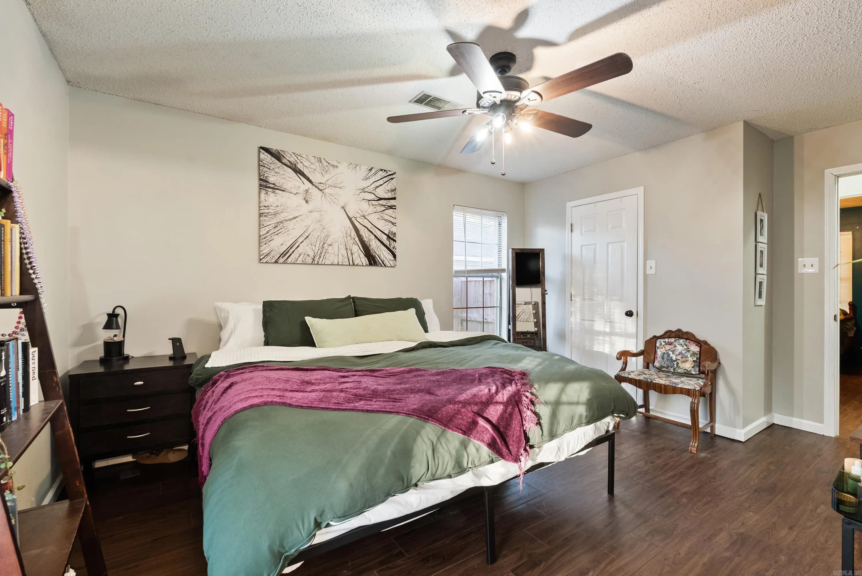 Property at 1465  Arden - Image 16