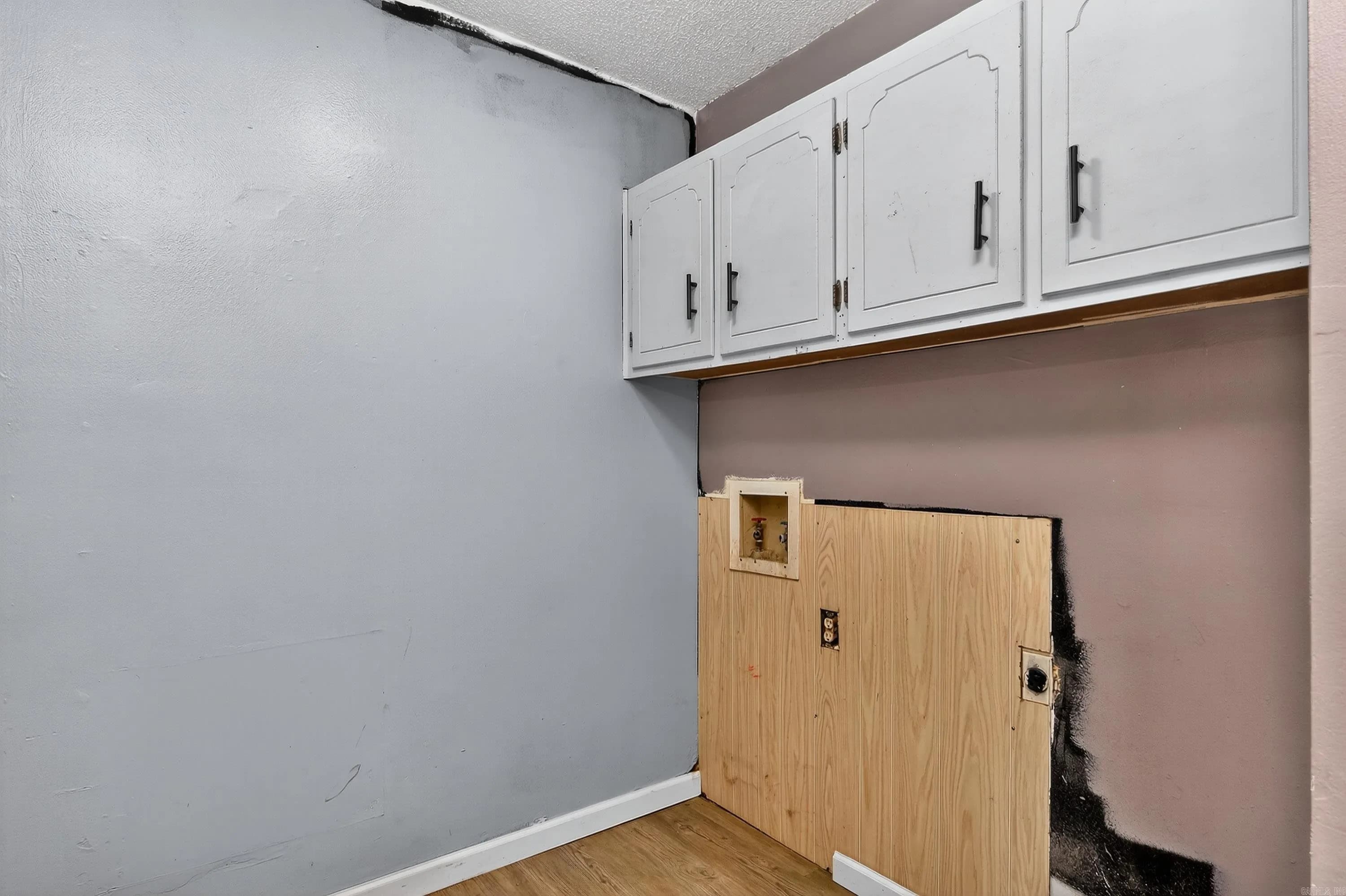 Property at 320  Robin - Image 4
