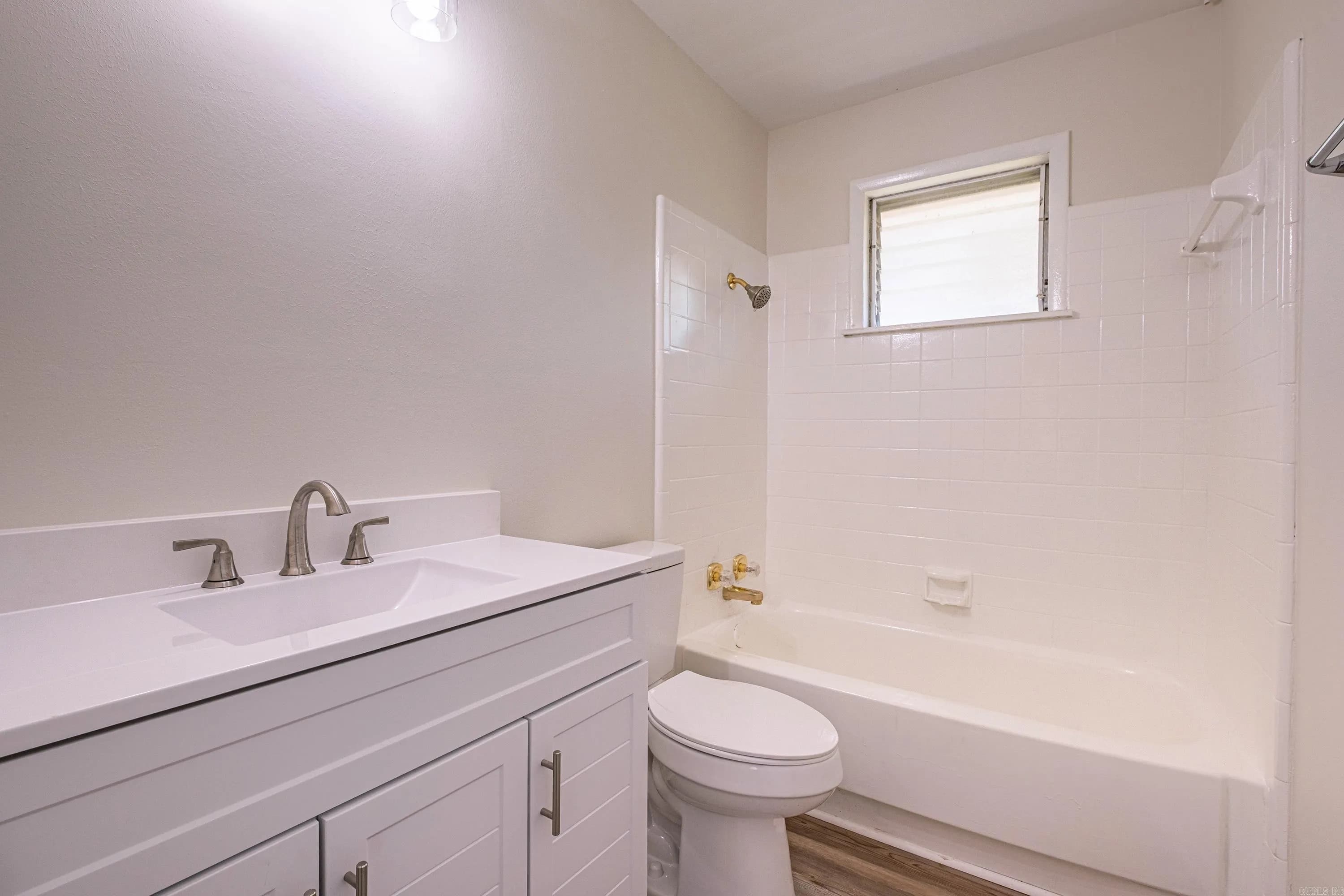 Property at 1927  Arrowhead - Image 20