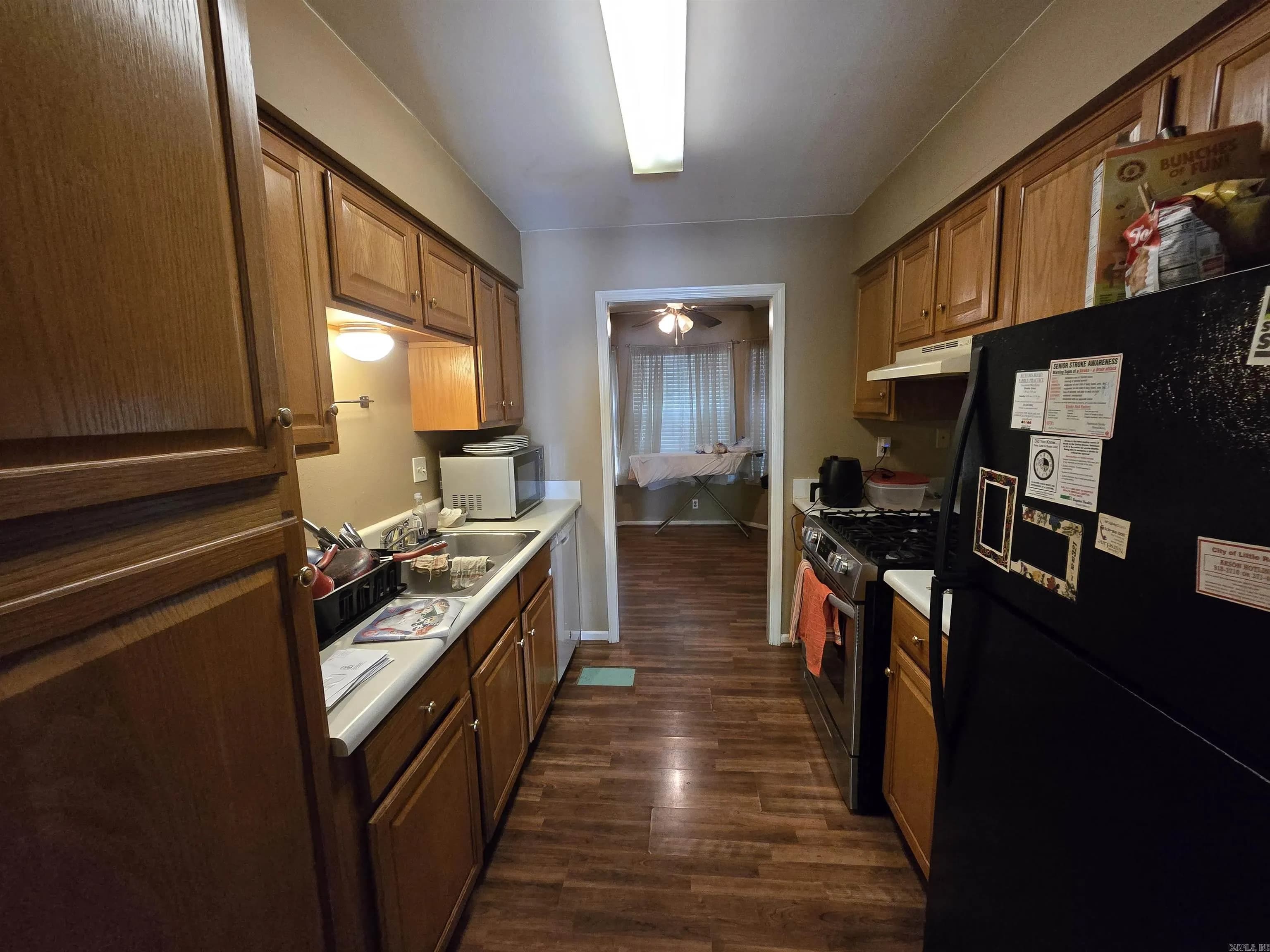 Property at 2208  Singleton - Image 9