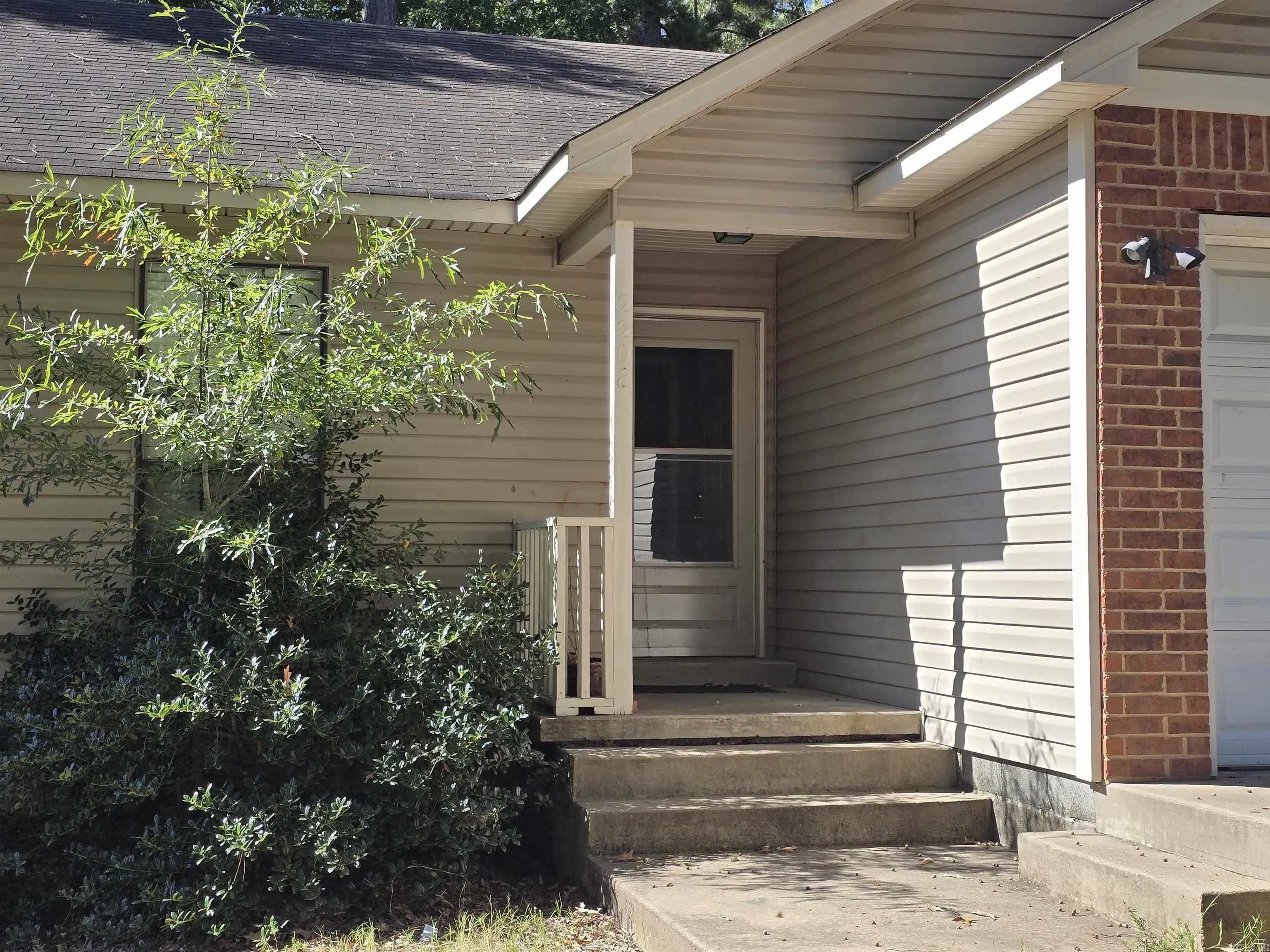 Property at 2208  Singleton - Image 2