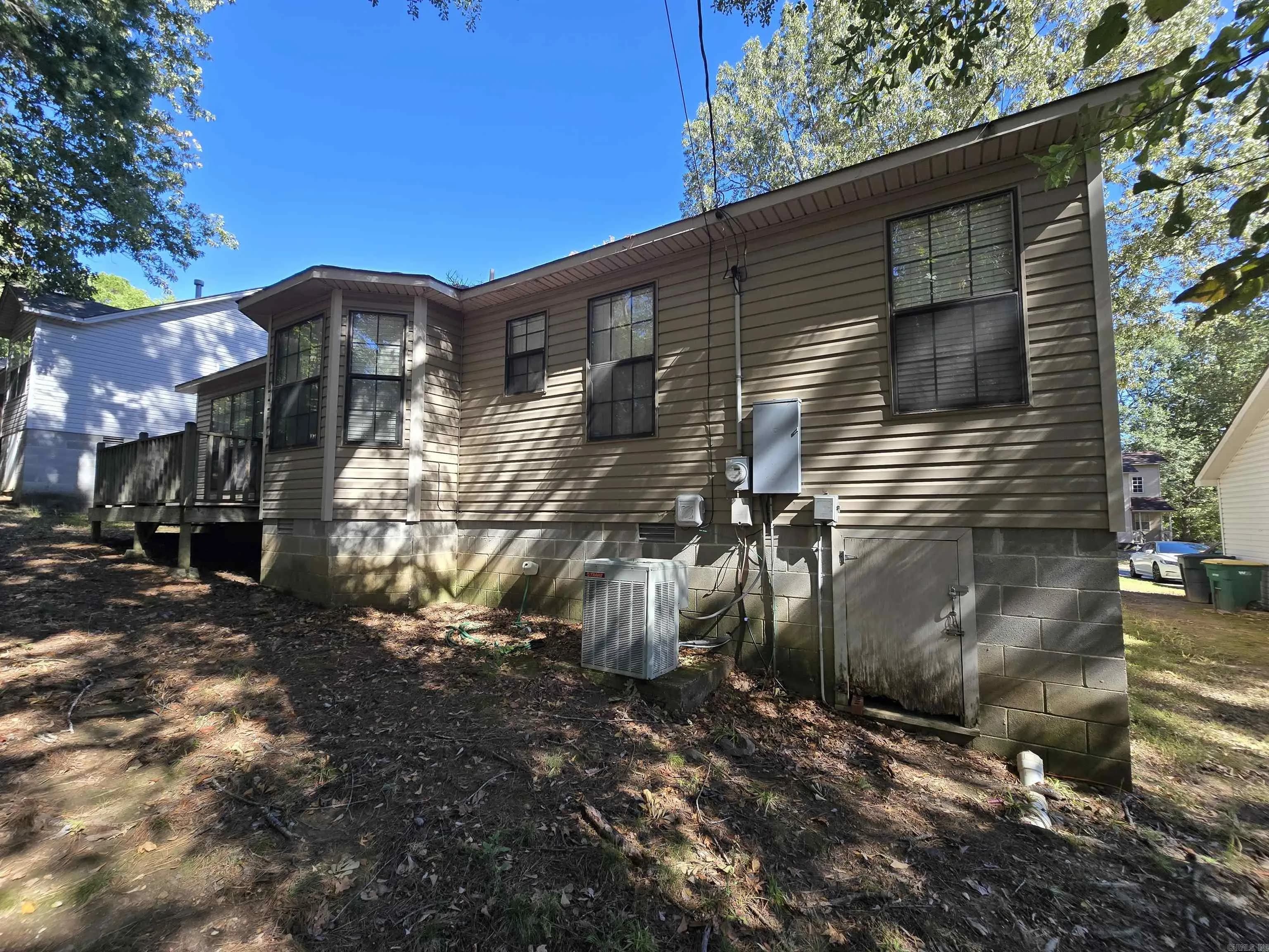 Property at 2208  Singleton - Image 28