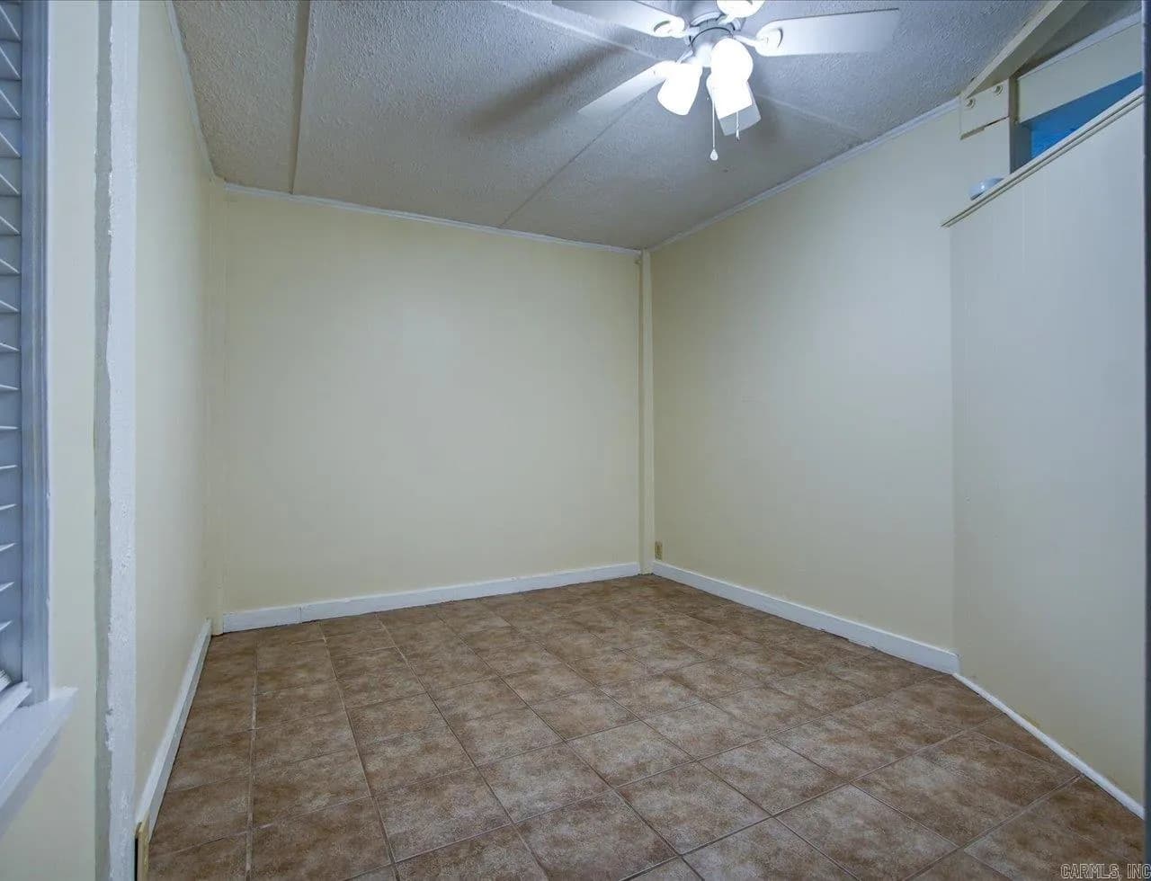Property at 131  Long island - Image 24