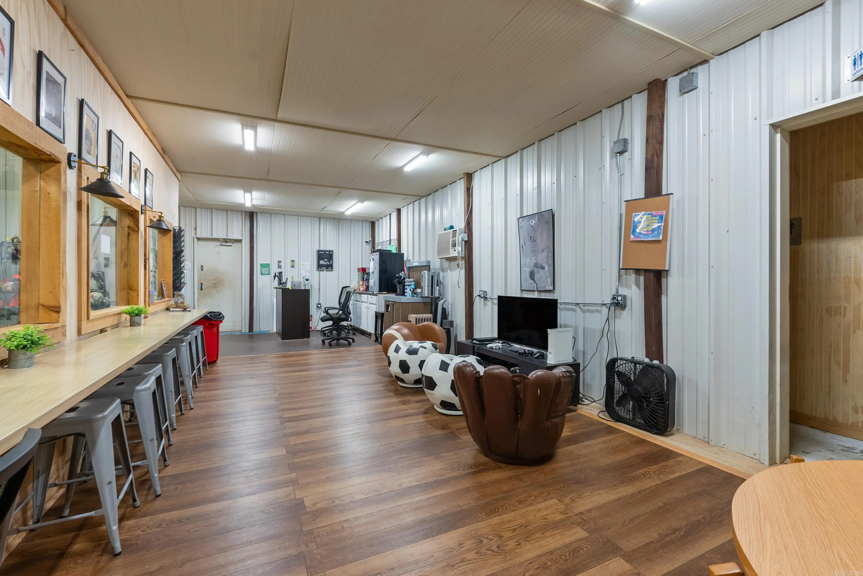 Property at 224  25 n - Image 25