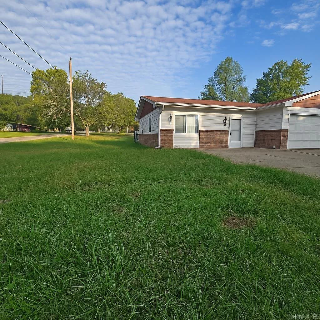 Property at 608  Broadmoor - Image 28