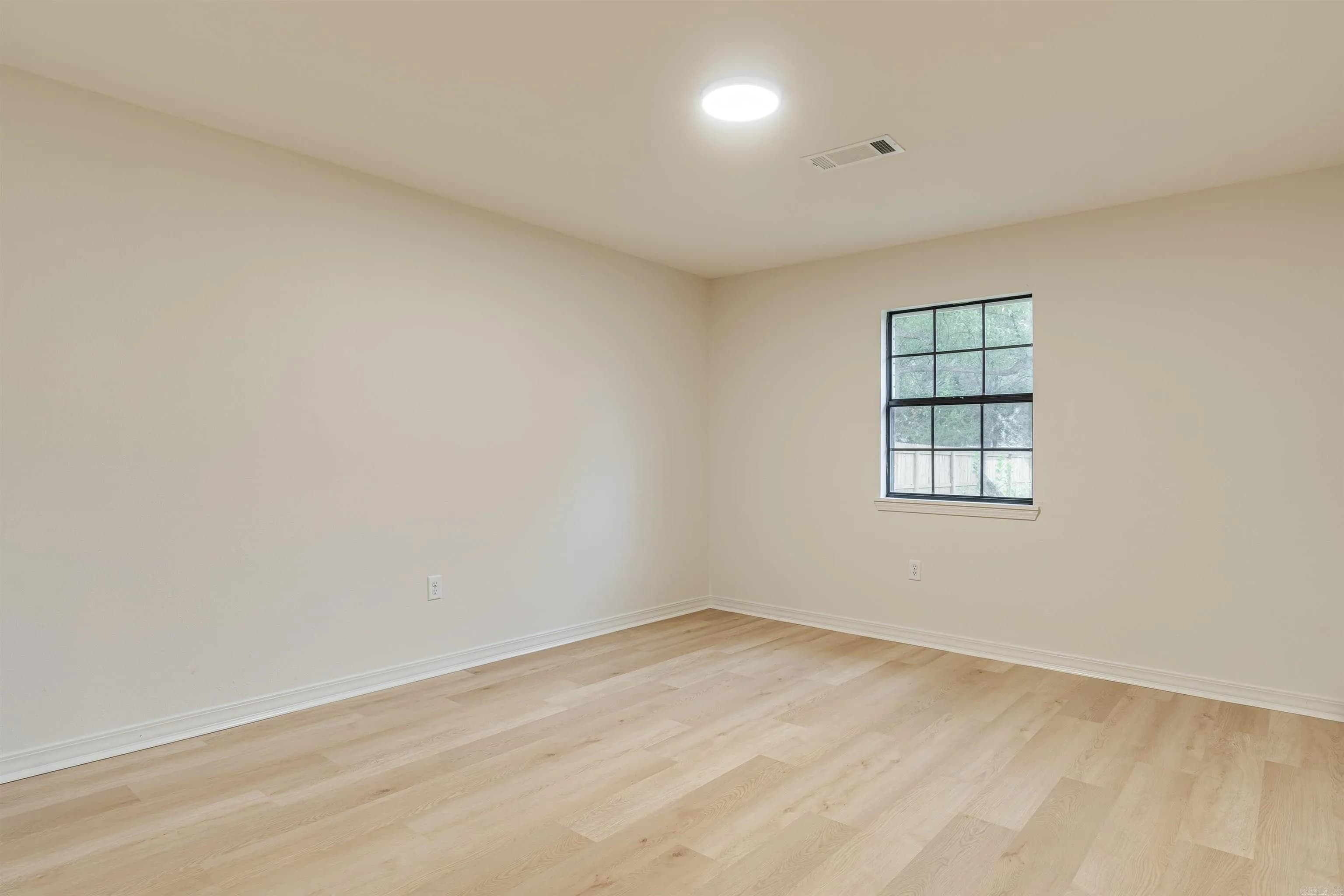 Property at 355  Navajo - Image 27