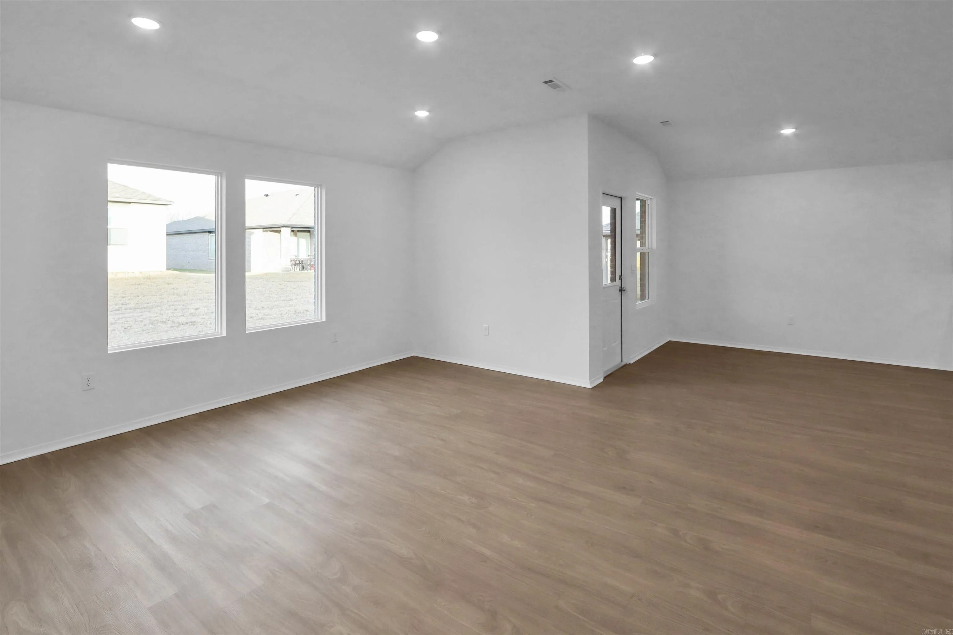 Property at 112 E Sunbelt - Image 7