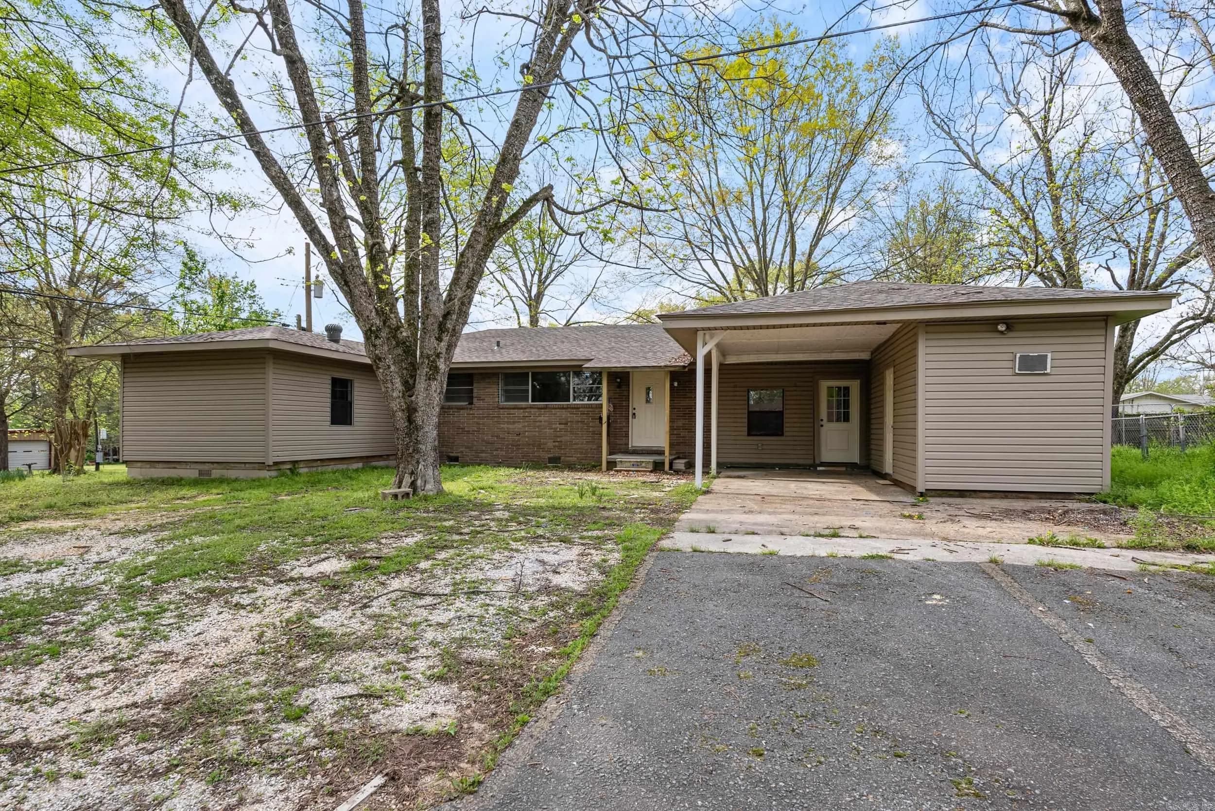 Property at 407 E Holly street - Image 2