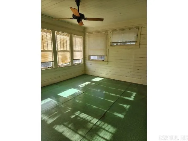 Property at 505 W Washington - Image 17