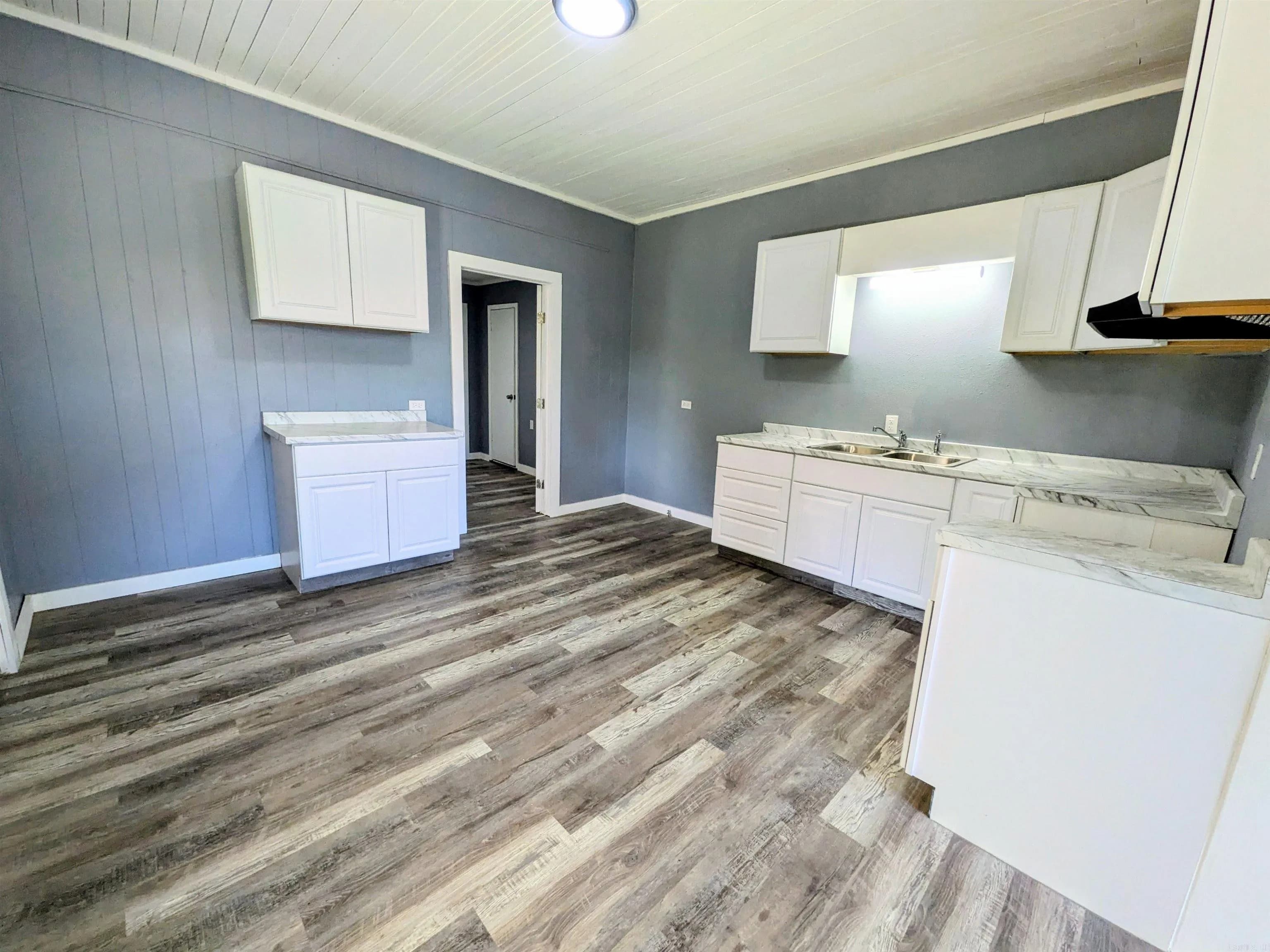 Property at 551 N School st. - Image 8