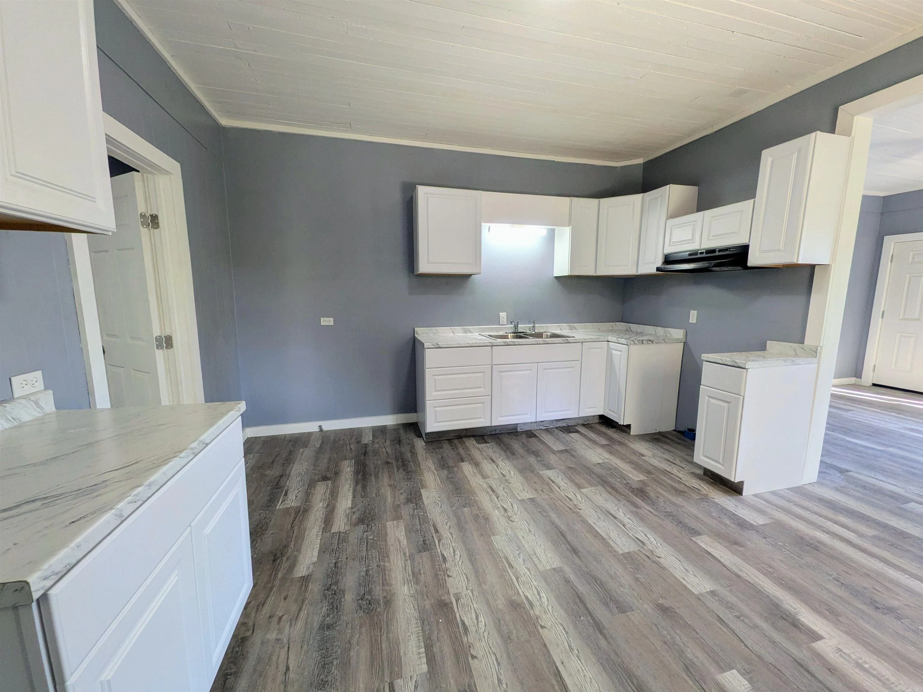 Property at 551 N School st. - Image 7