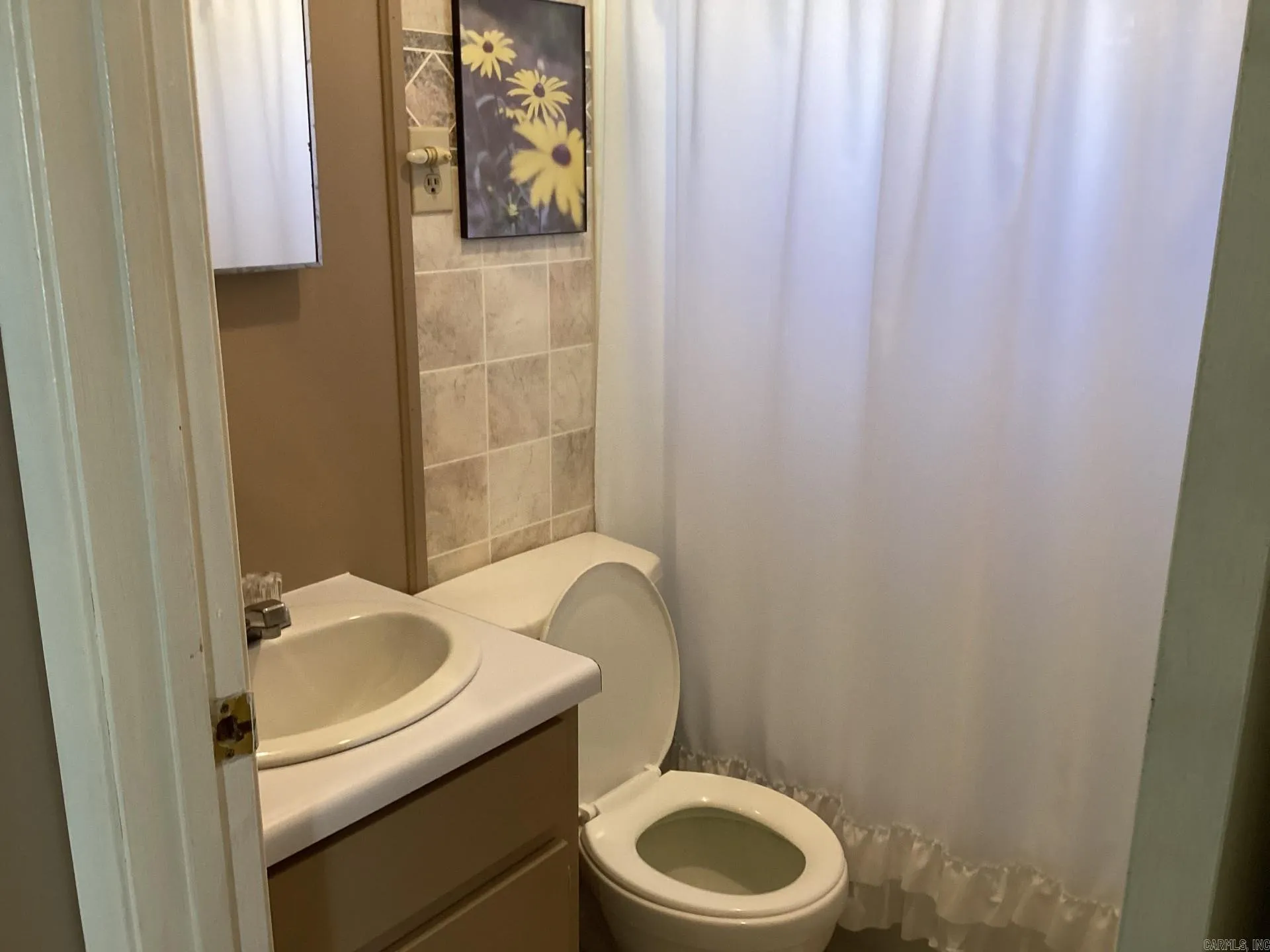 Property at 212  Hiawatha - Image 10