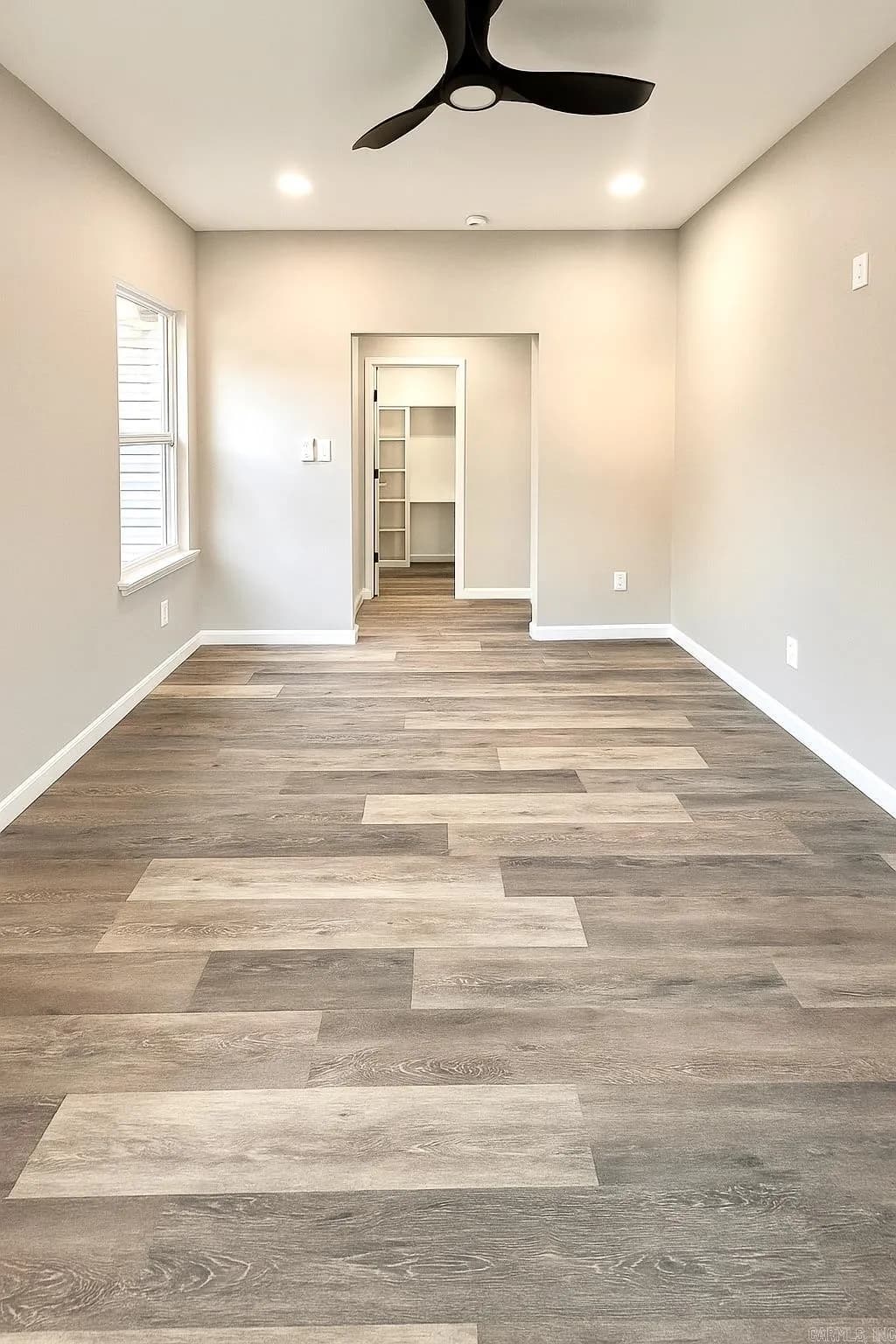 Property at 411 N West - Image 11