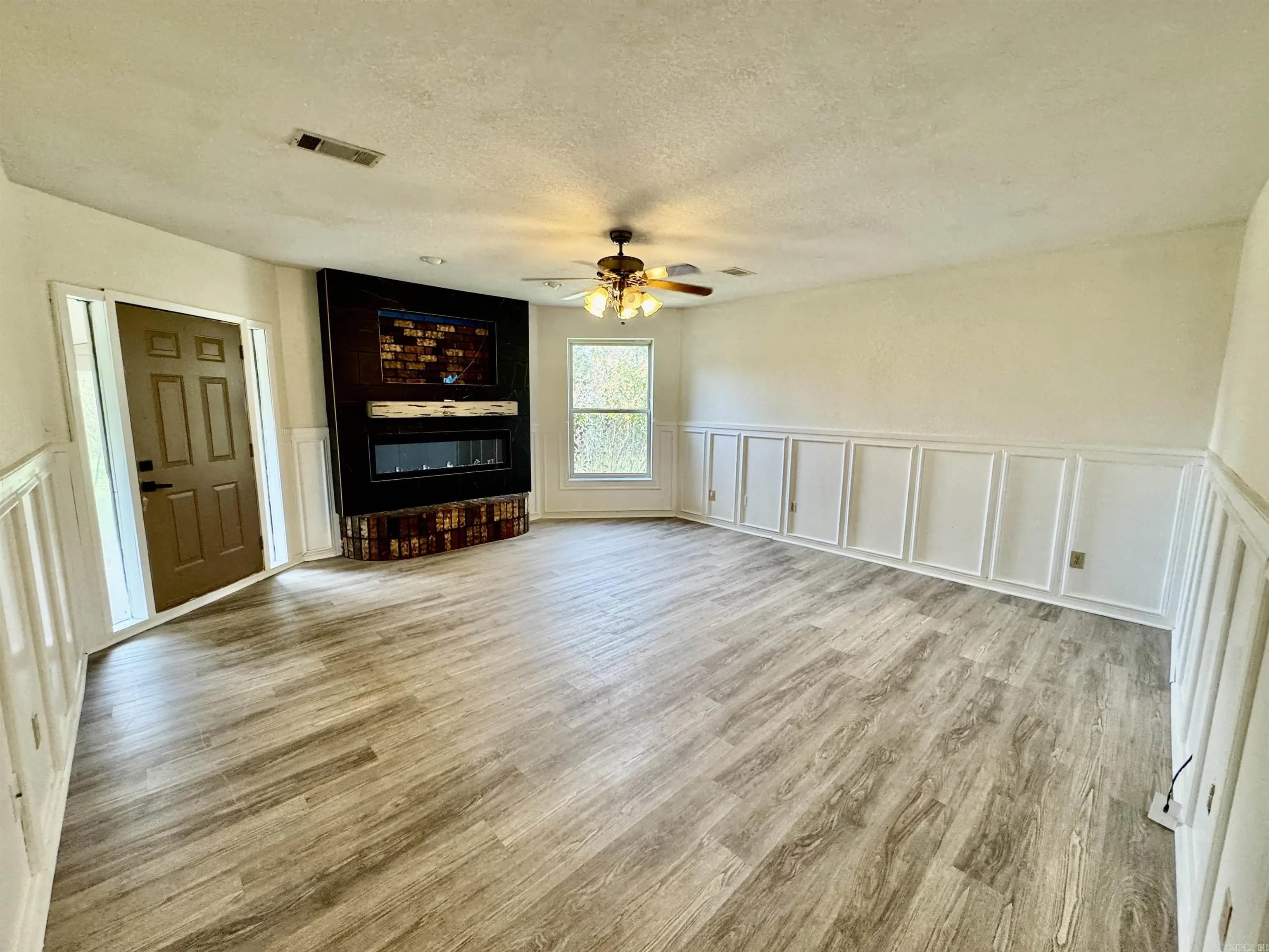 Property at 2147  Reyburn creek - Image 2