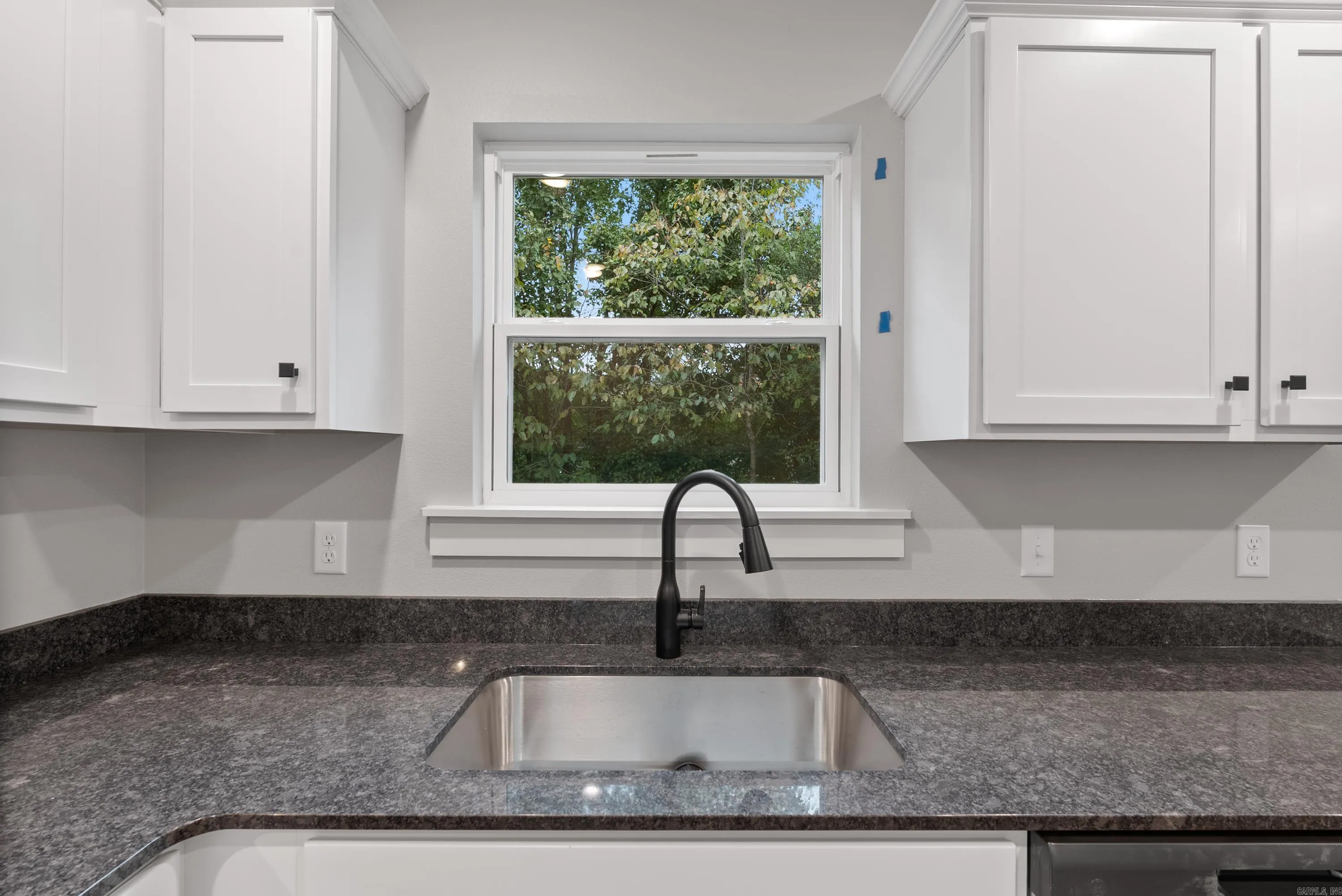 Property at 401  Parkway - Image 18
