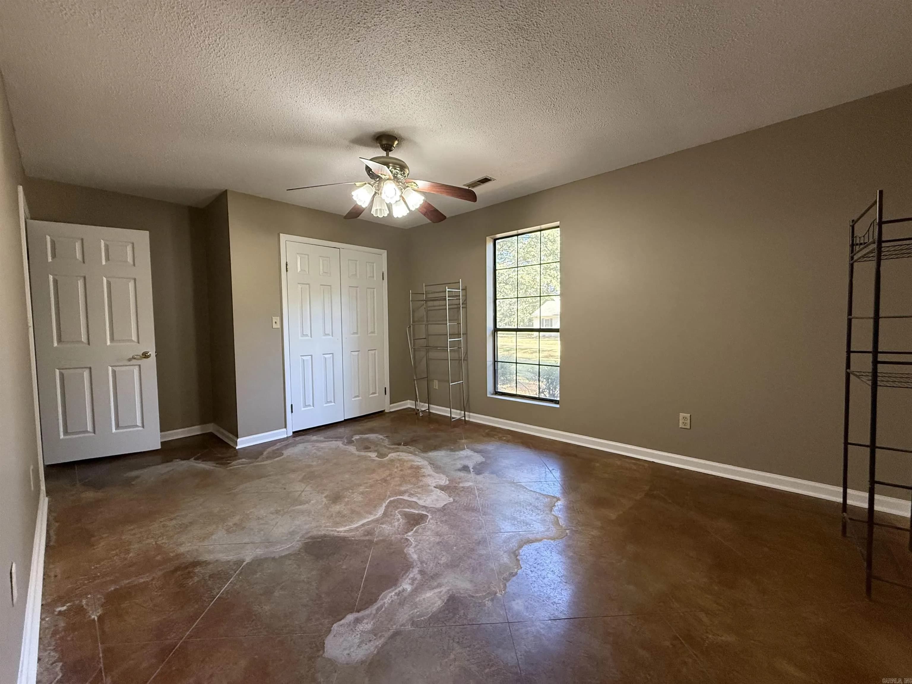 Property at 109  Sonny - Image 19