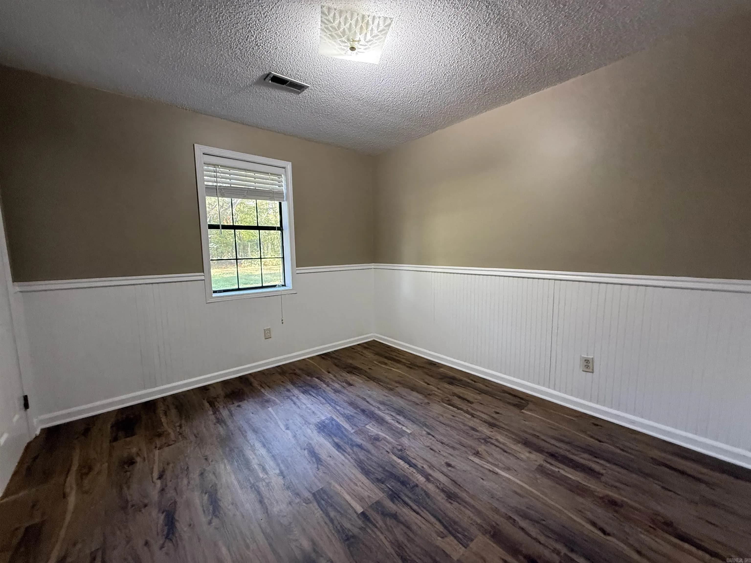Property at 109  Sonny - Image 17