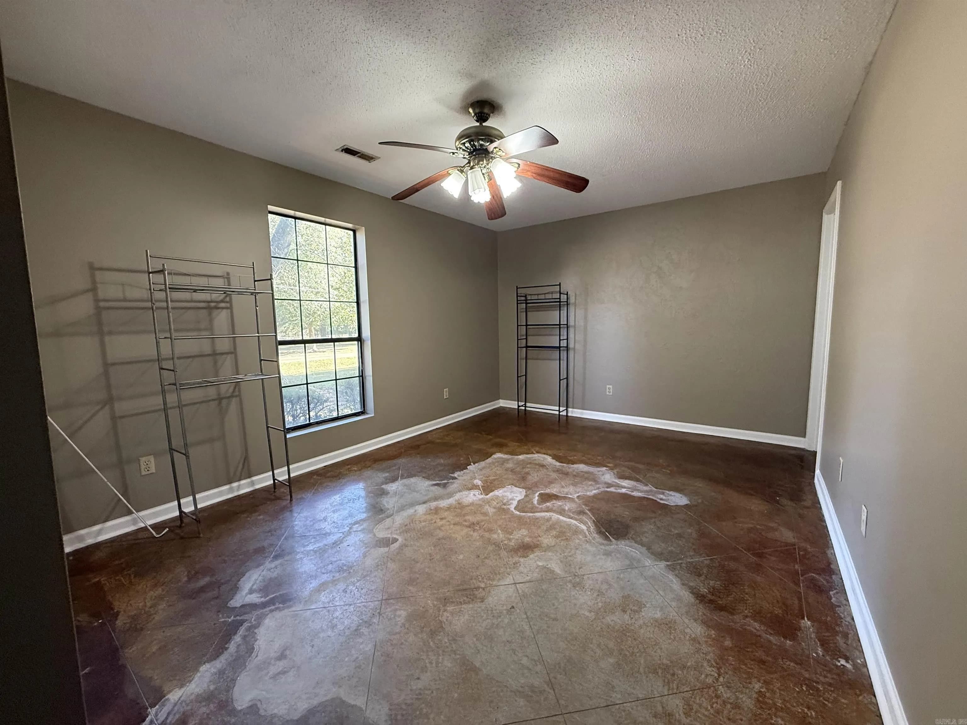 Property at 109  Sonny - Image 21