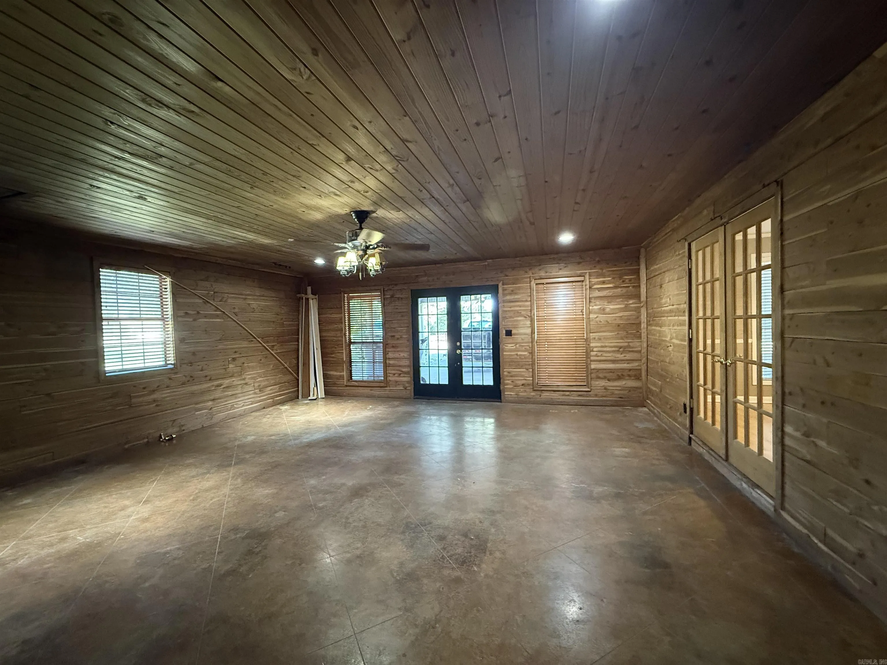 Property at 109  Sonny - Image 24