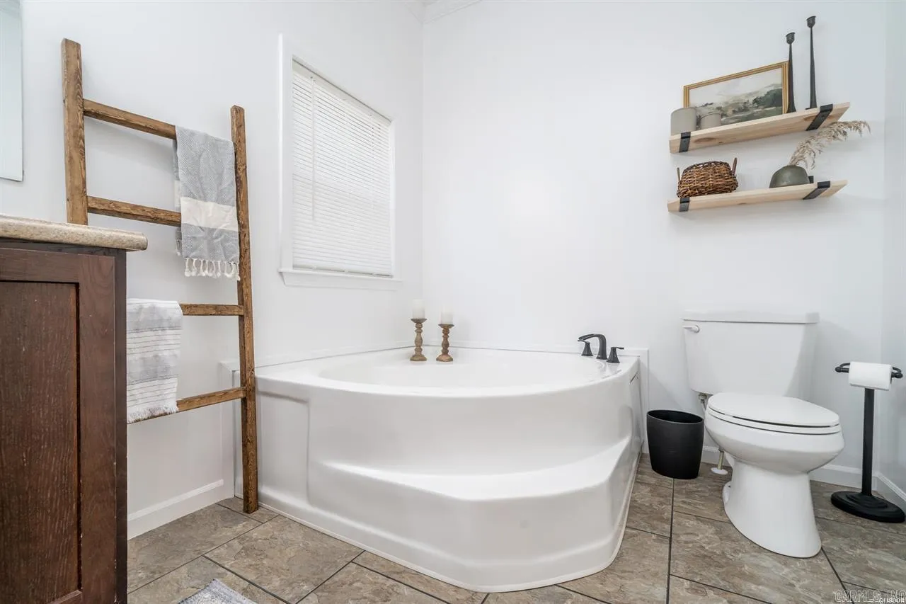 Property at 103 & 108  Decentia - Image 17