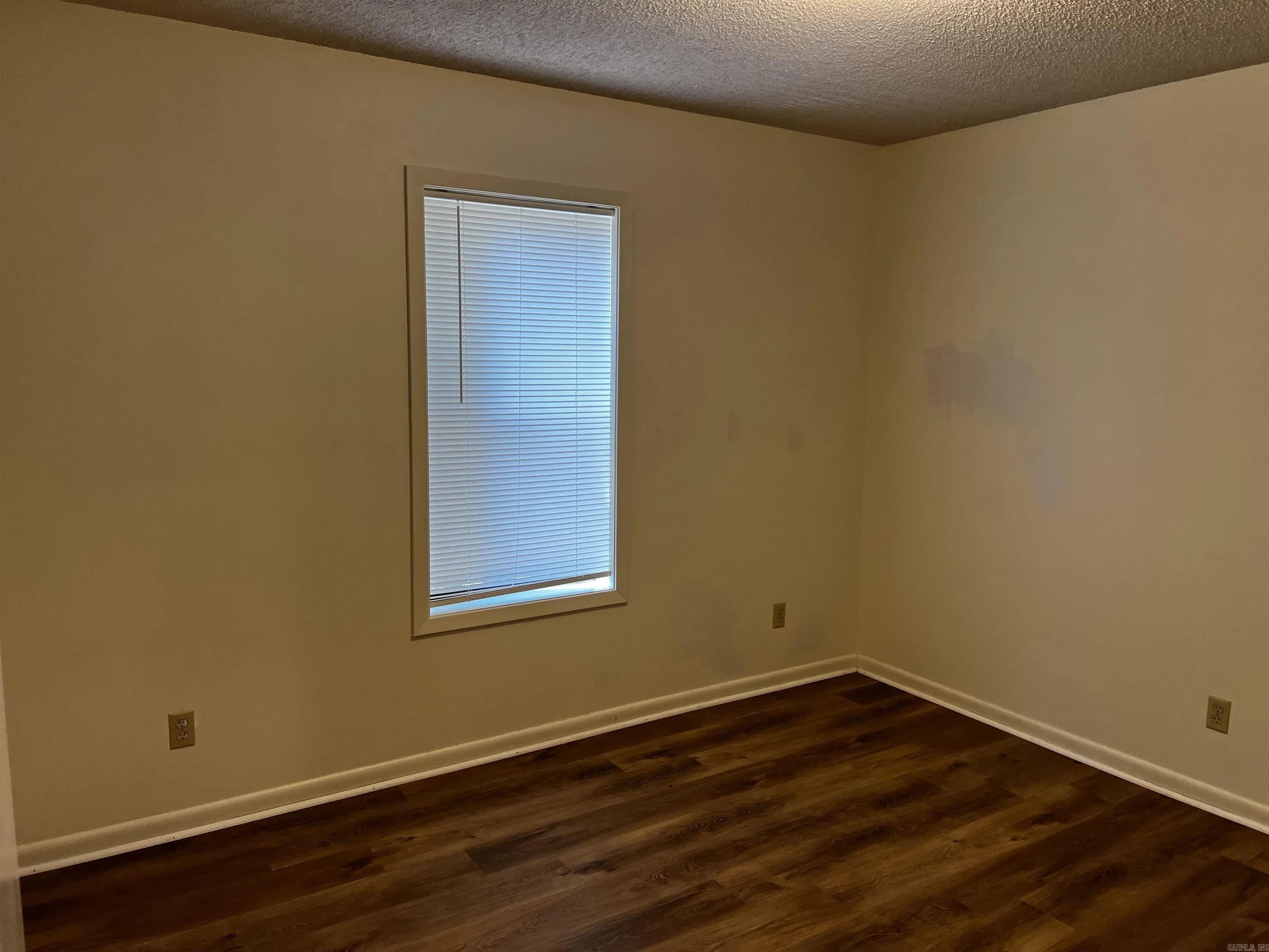 Property at 706 W Pine - Image 16