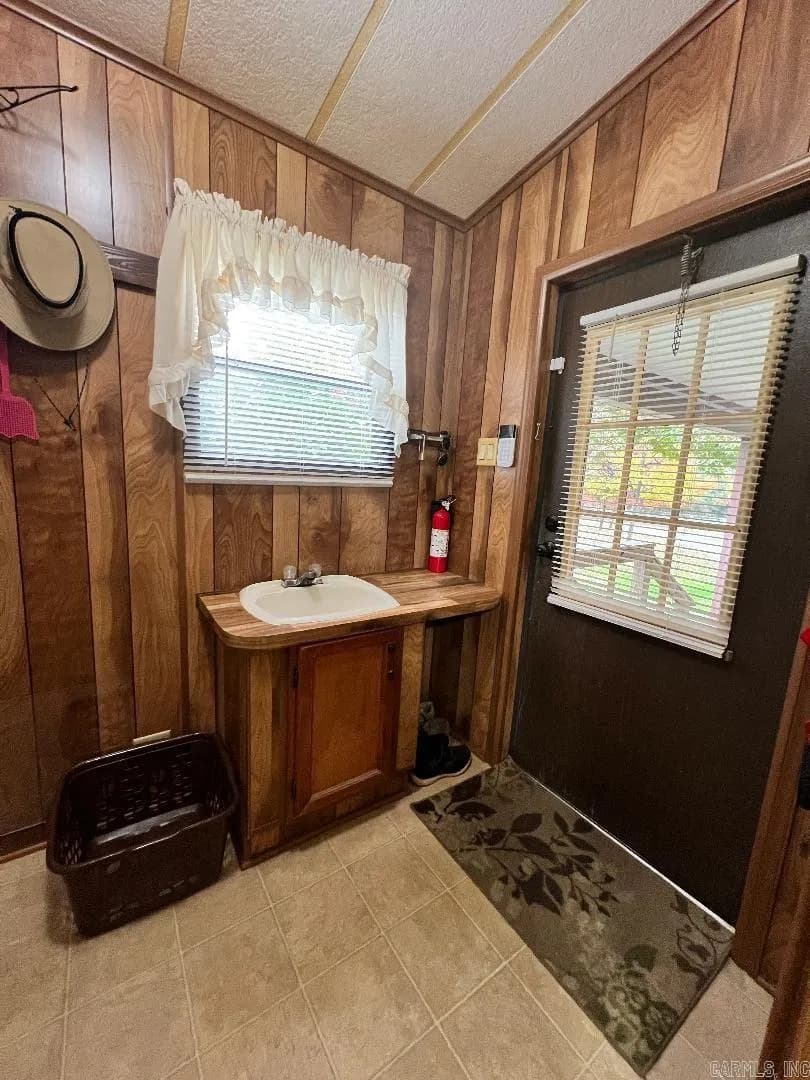 Property at 1658  Avalon - Image 41