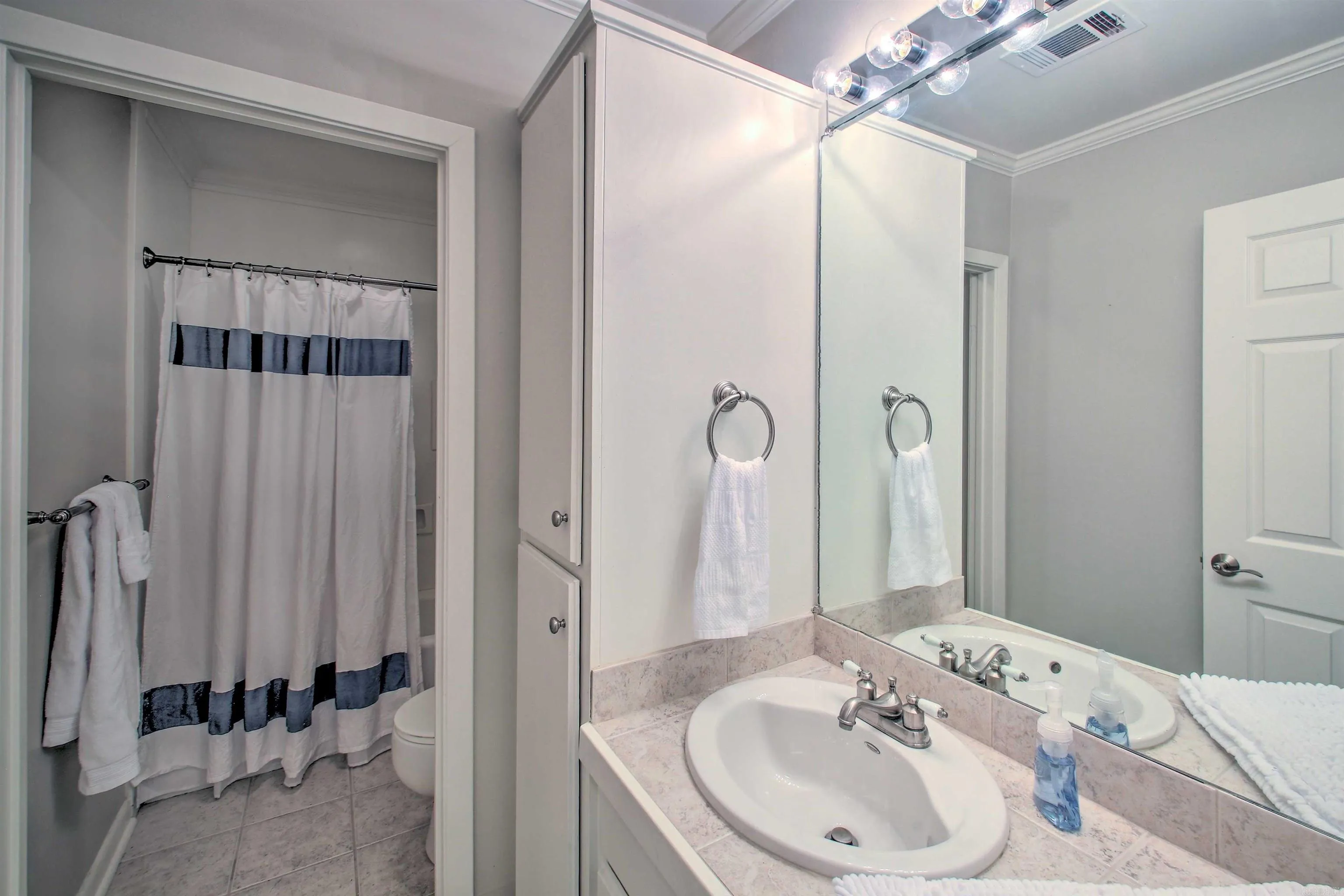 Property at 228  Houston - Image 22