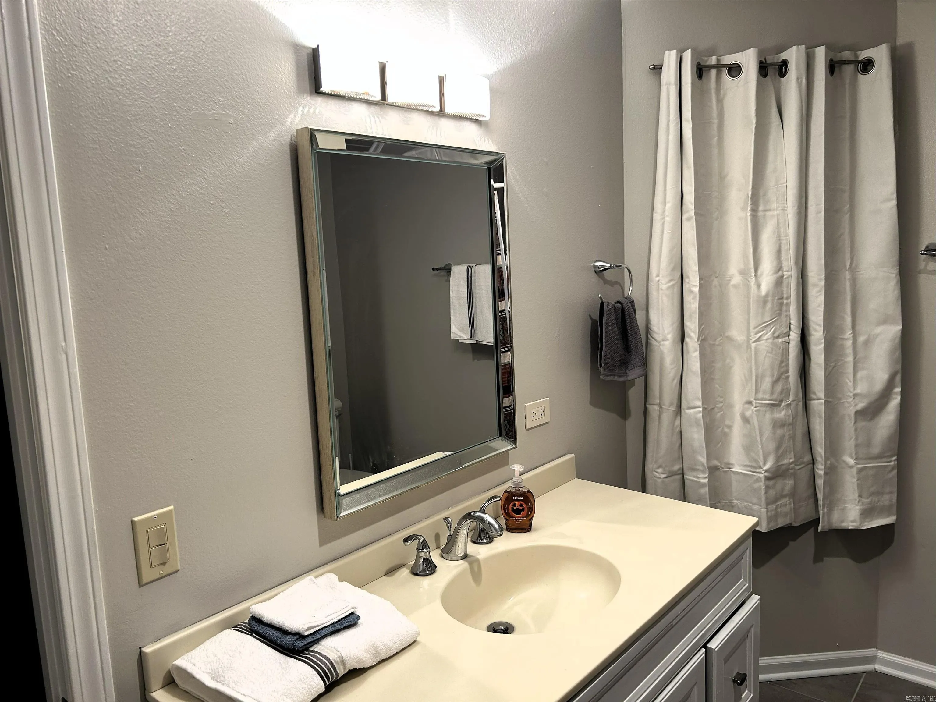 Property at 3027  Summer hill, 27 - Image 4
