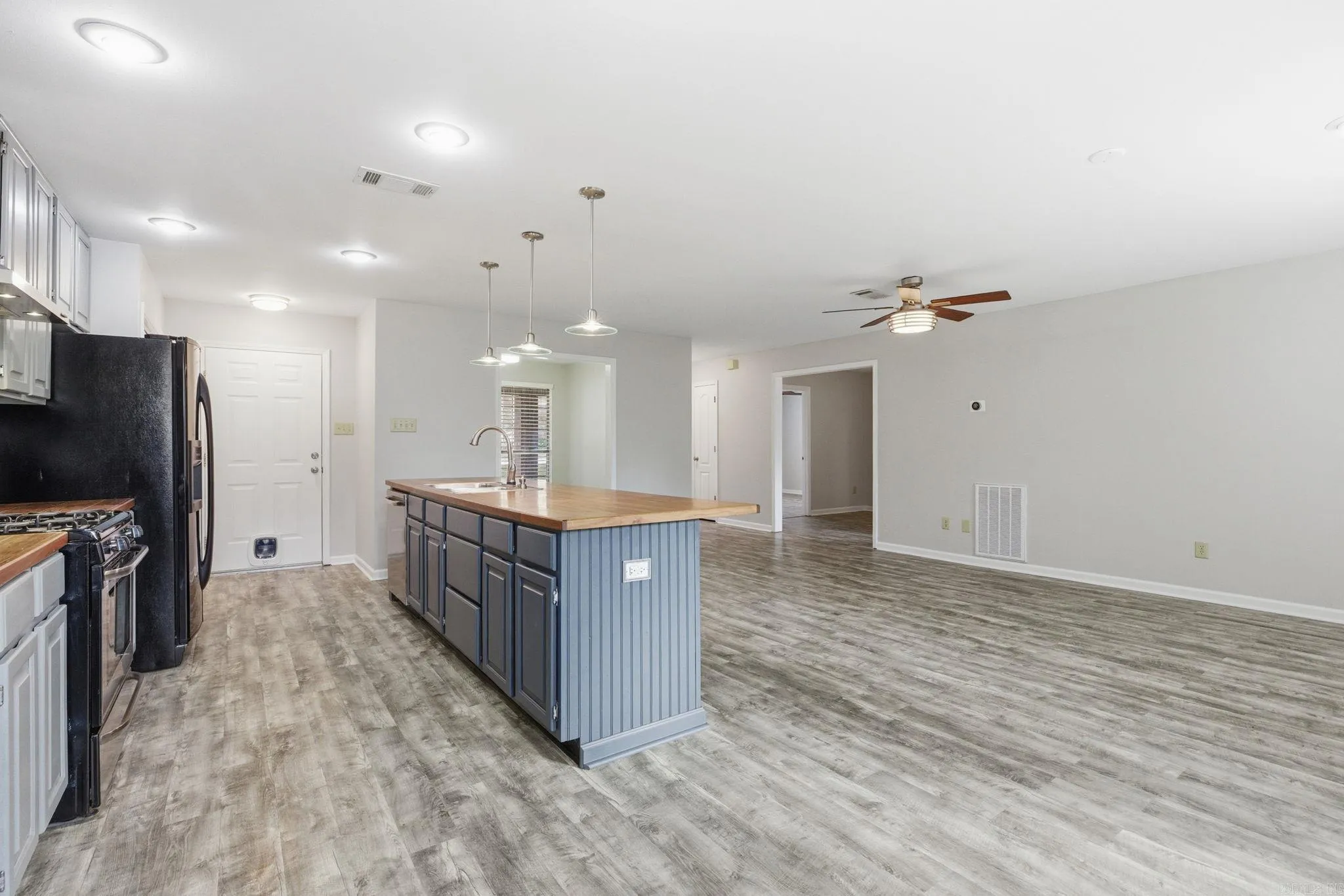 Property at 1315  Helen - Image 17