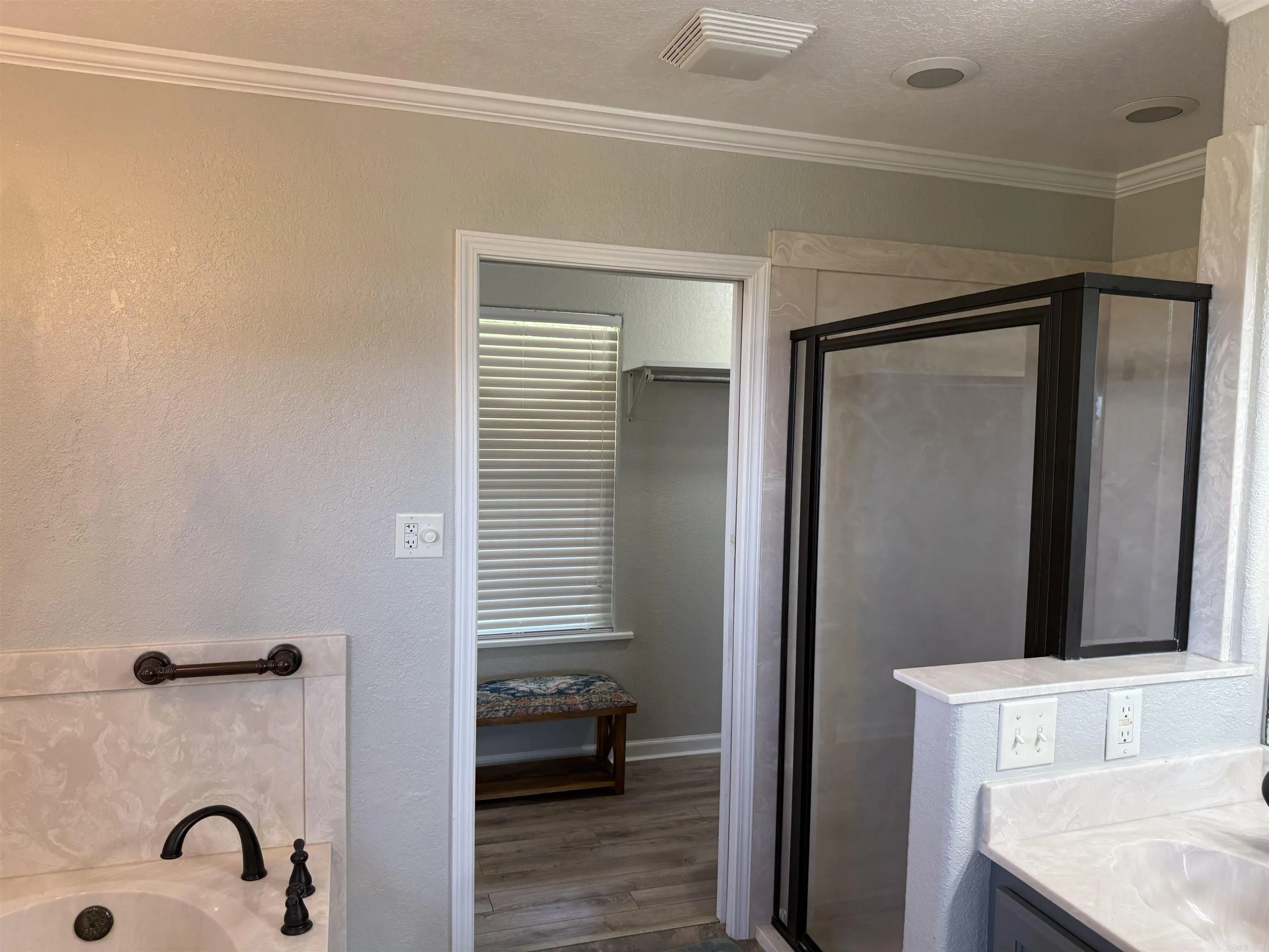 Property at 126 W Hawkview - Image 9