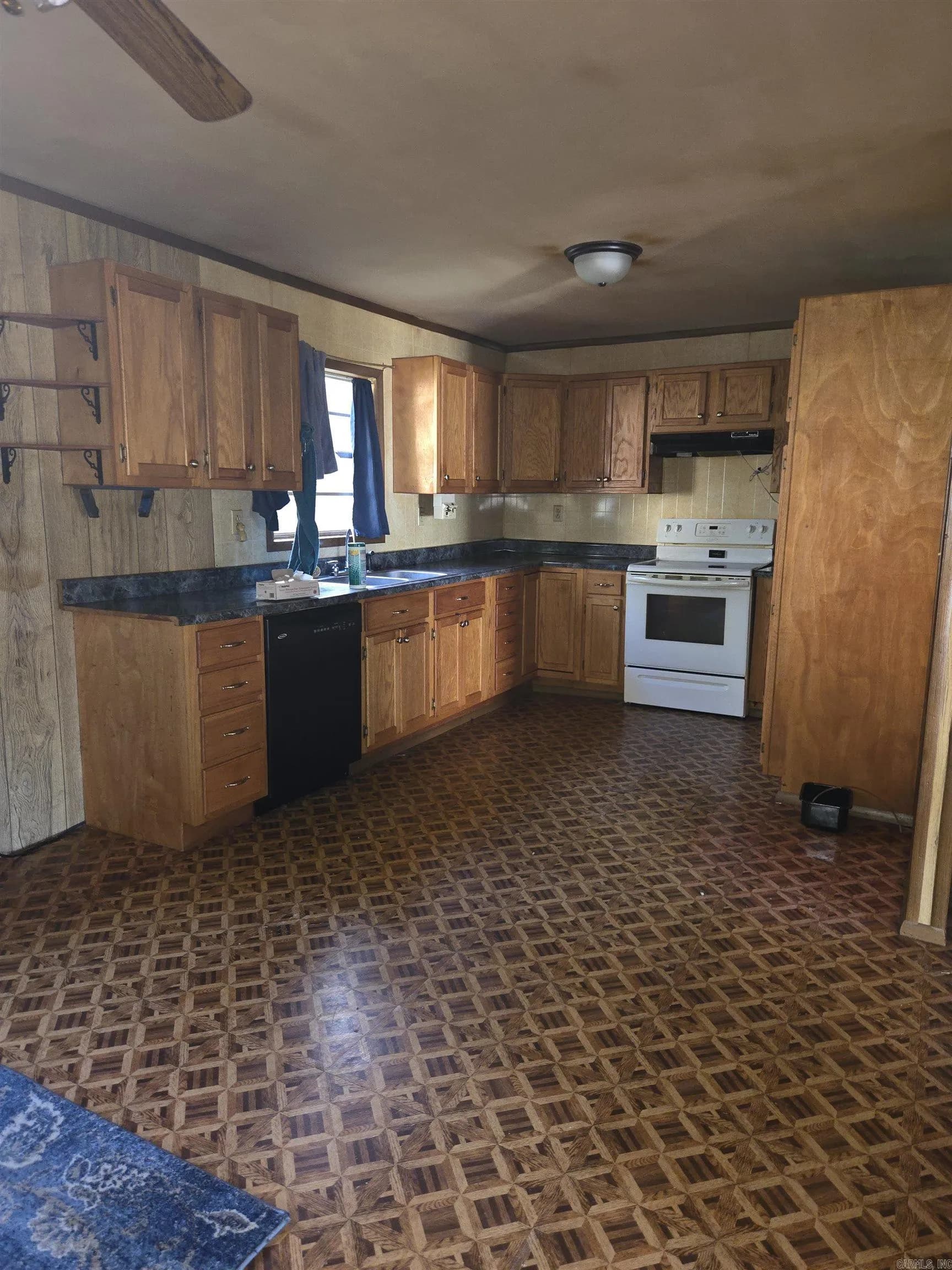 Property at 132  Iva - Image 2