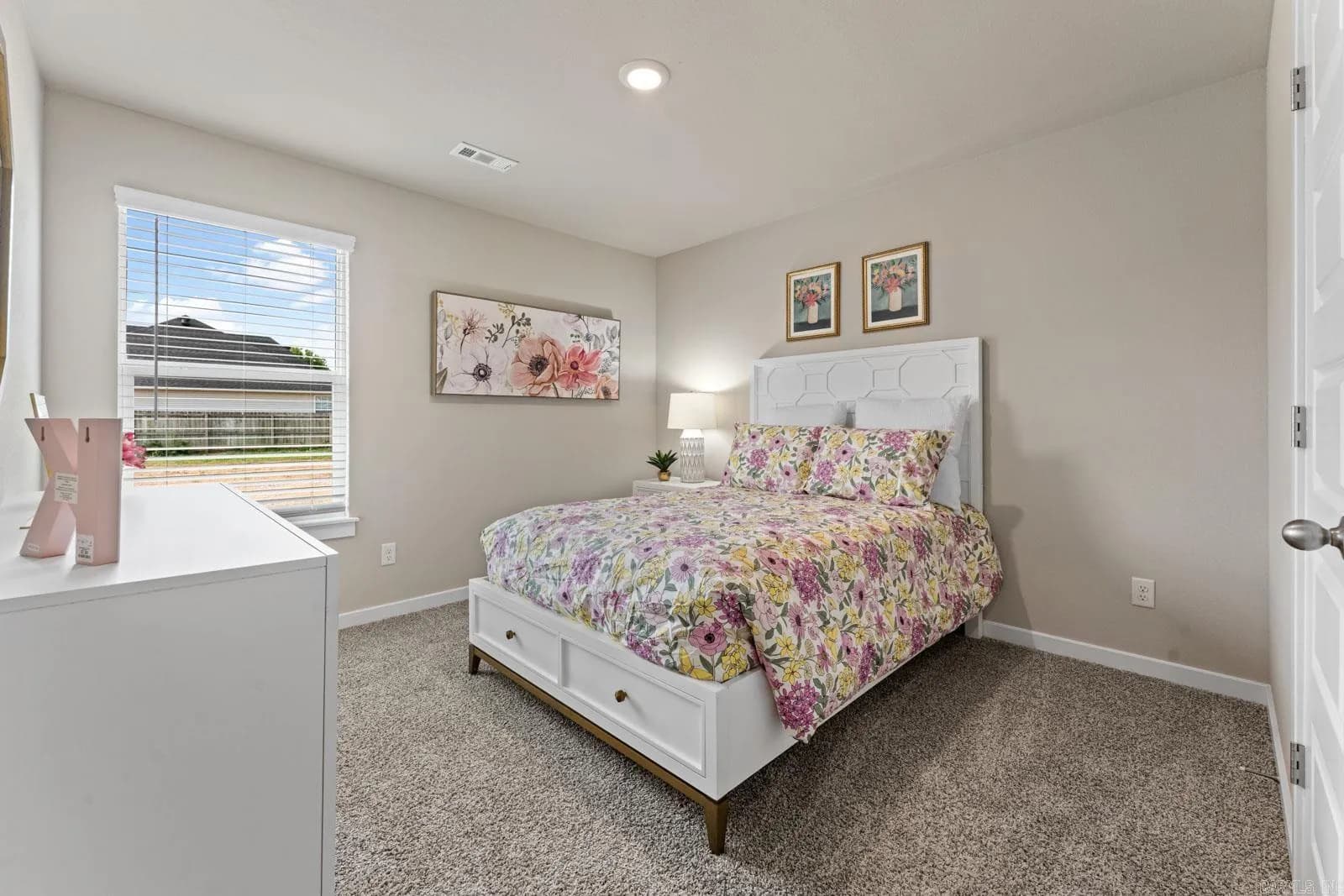 Property at 1519  Ridgefield - Image 8