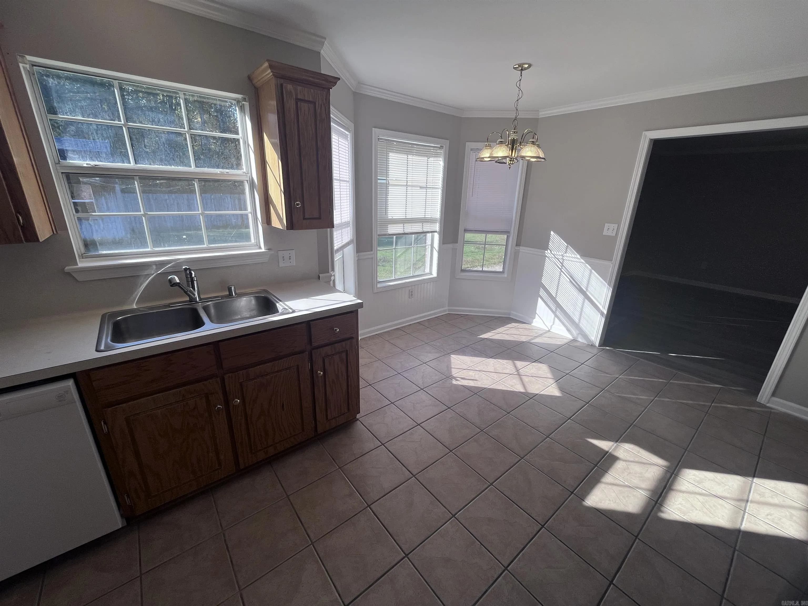 Property at 54 W Plaza - Image 13