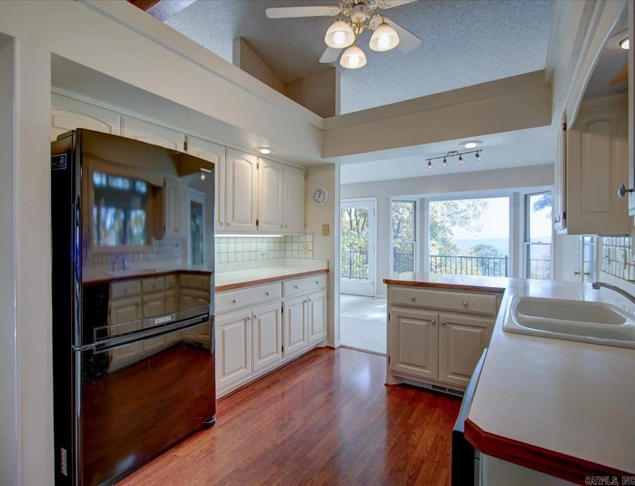 Property at 9  Sur - Image 15