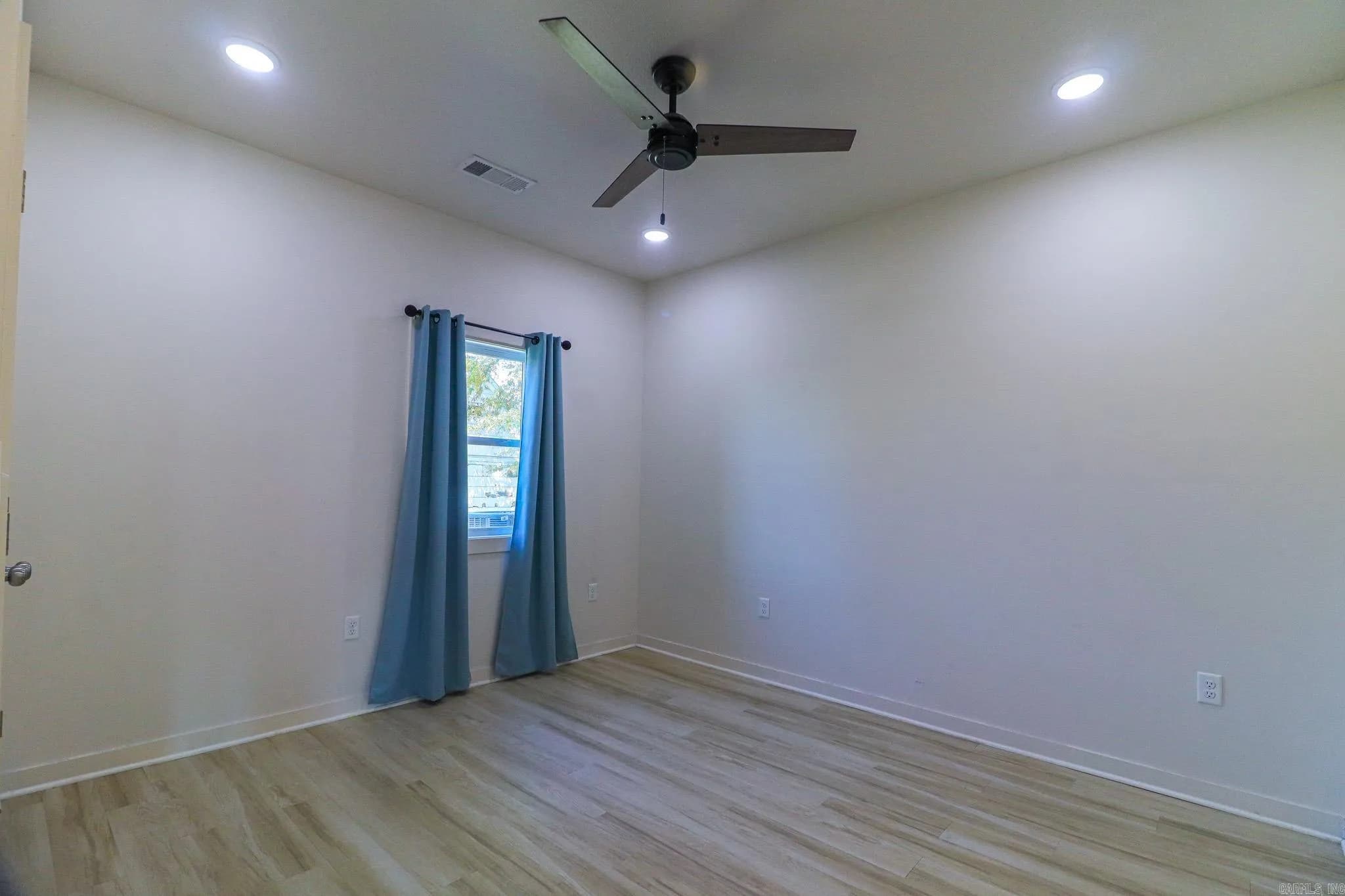 Property at 2105  Clark - Image 11