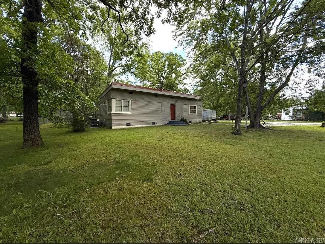 Property at 601  Clarence st. - Image 3