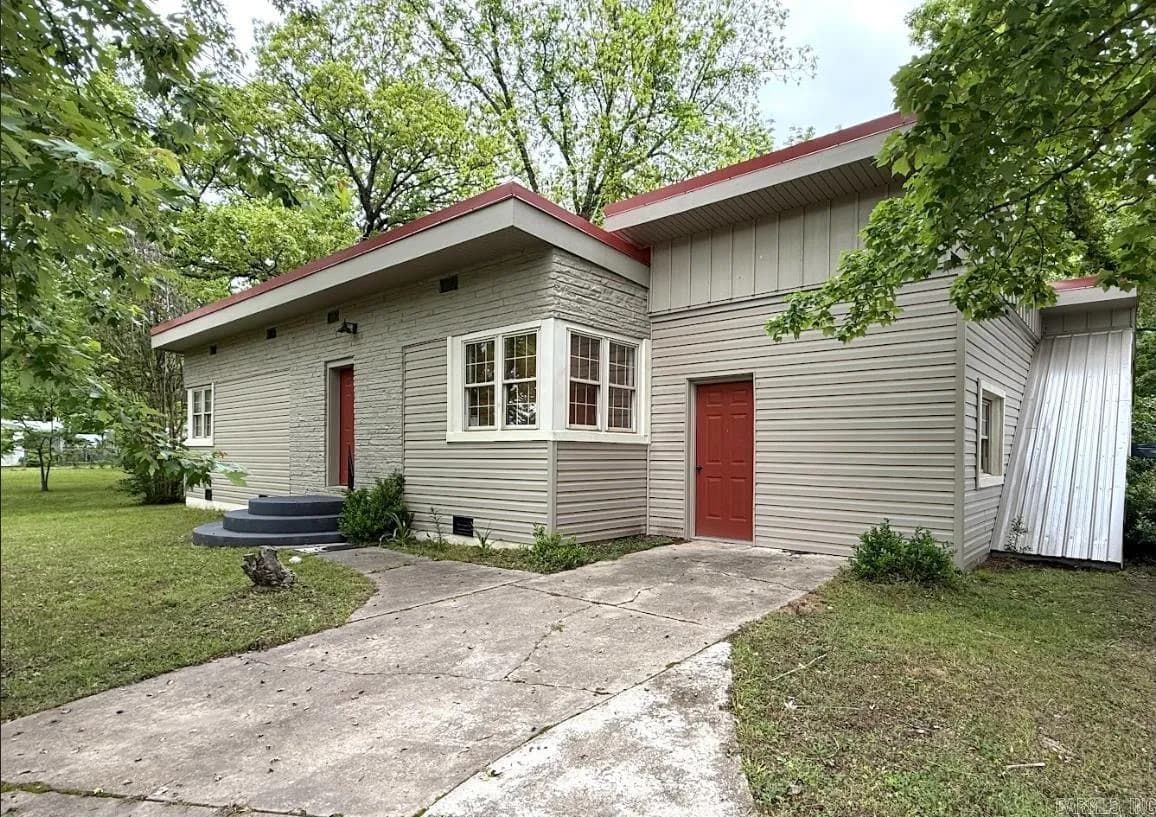Property at 601  Clarence st. - Image 1