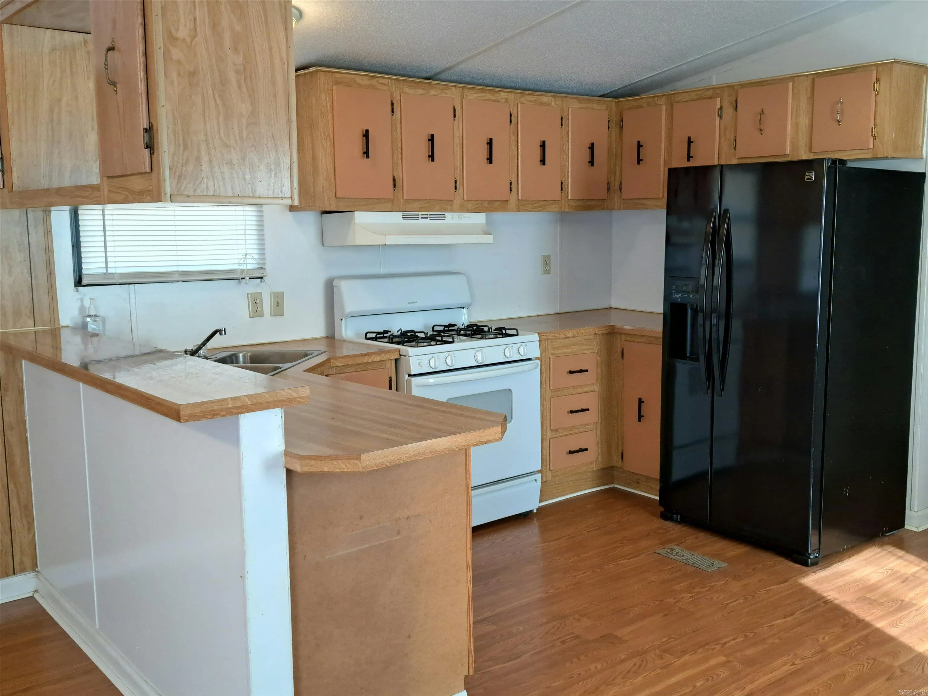 Property at 14725  Chicot - Image 7