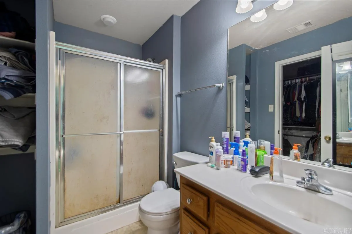 Property at 2804  Falcon - Image 12