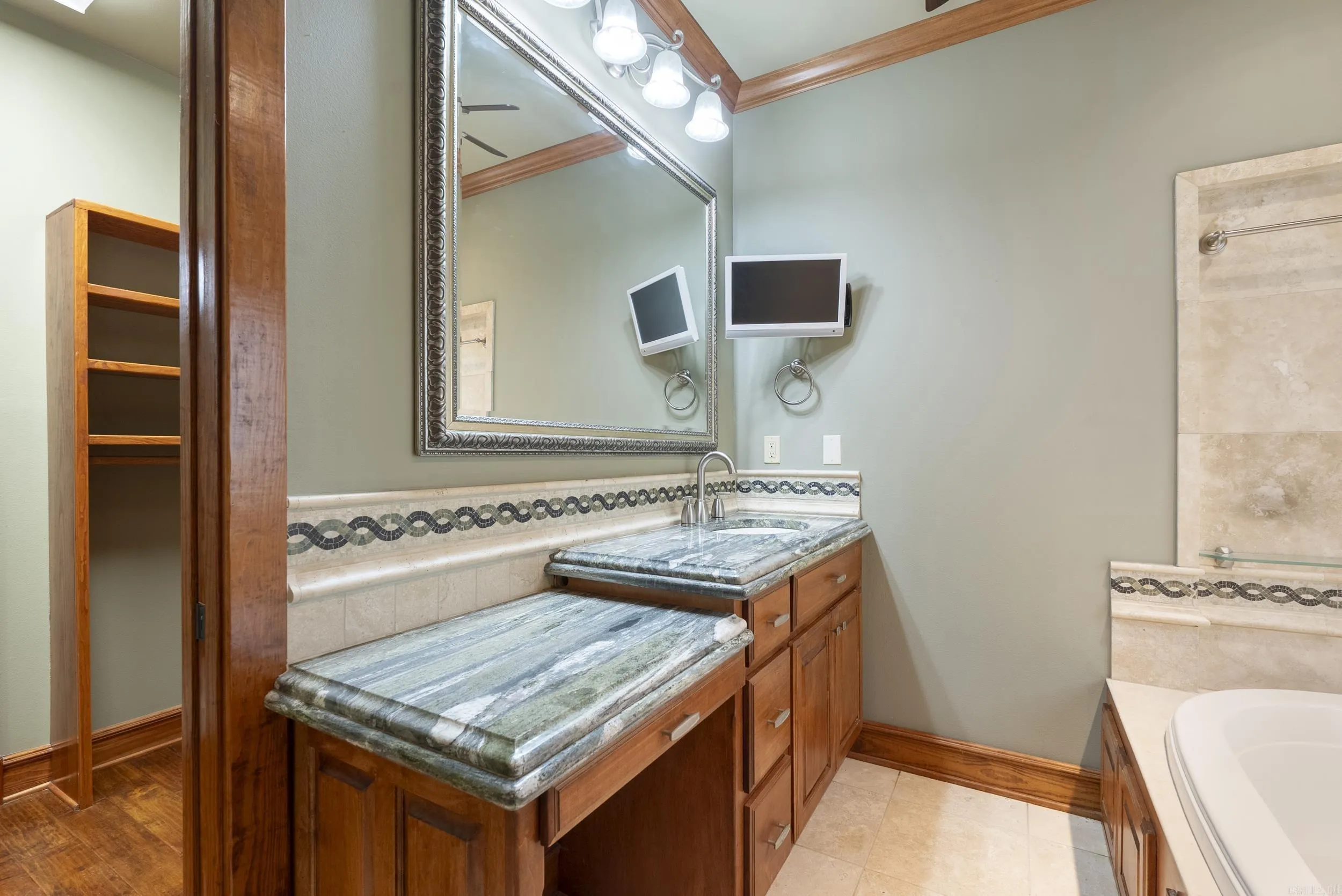 Property at 261  Peninsula - Image 19